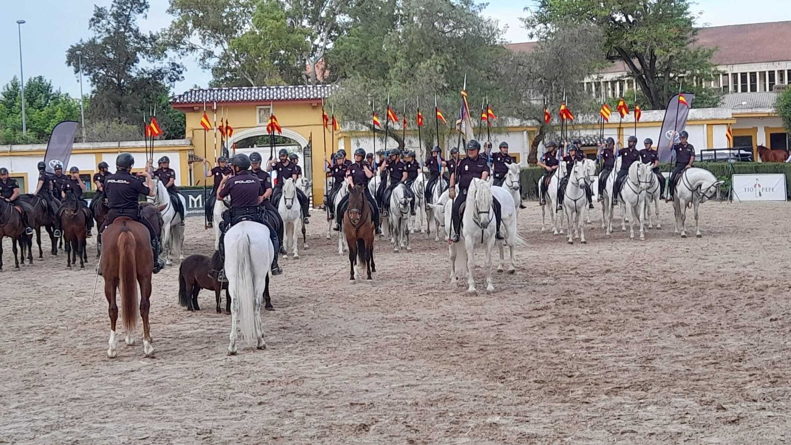Ensayo de los miembros de la Unidad Especial de Caballería de la Policía Nacional en el Depósito de Sementales.