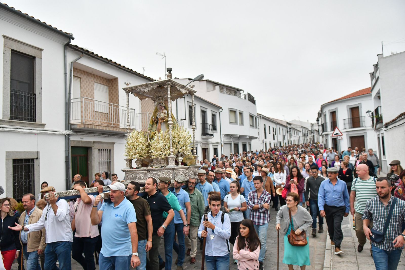 Villanueva de Córdoba traslada a la Virgen de Luna.