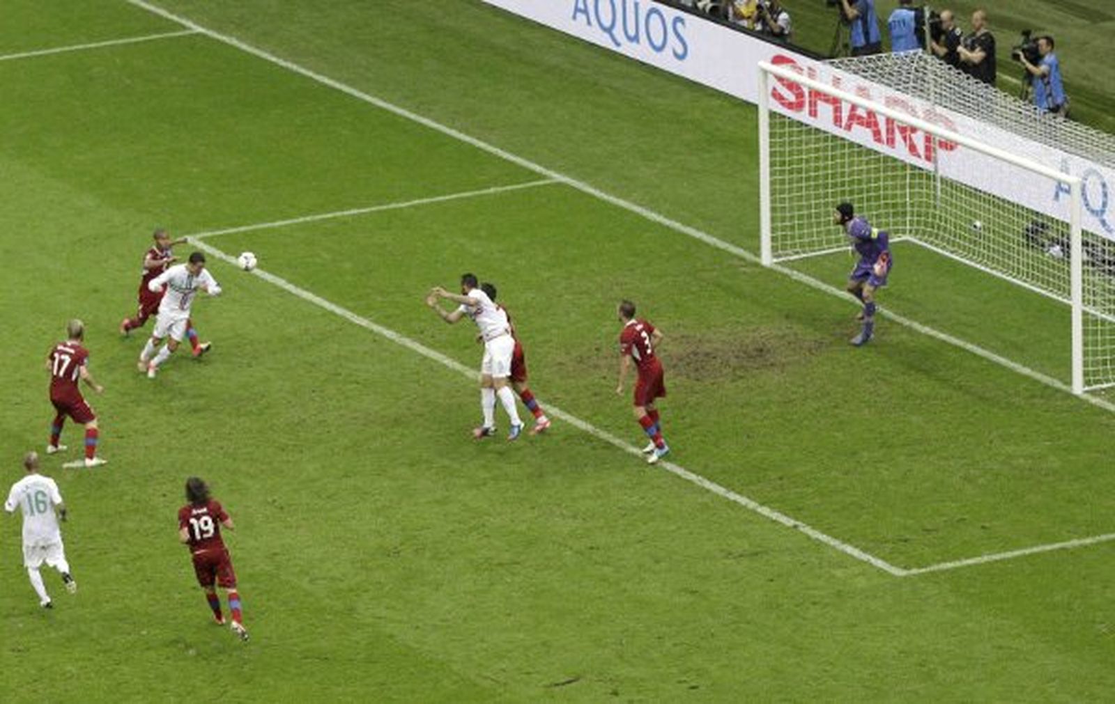 Un gol de Cristiano Ronaldo pone a Portugal en las semifinales de la Eurocopa.

Foto: EFE