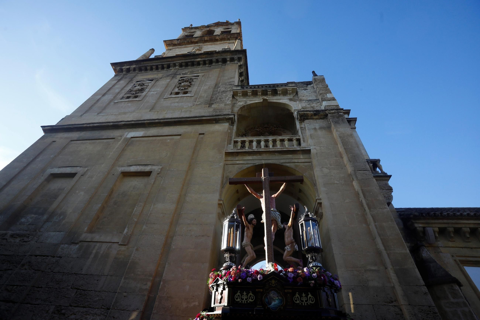 Las mejores fotos de los traslados de regreso de las hermandades tras el Magno Vía Crucis de Córdoba
