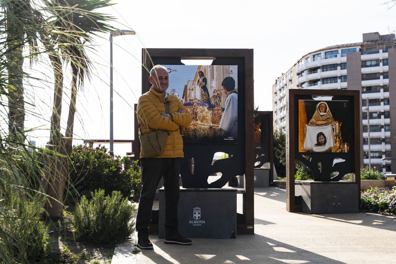 Exposición "La otra mirada" de los Fotógrafos Cofrades de Almería Focoal, en imágenes