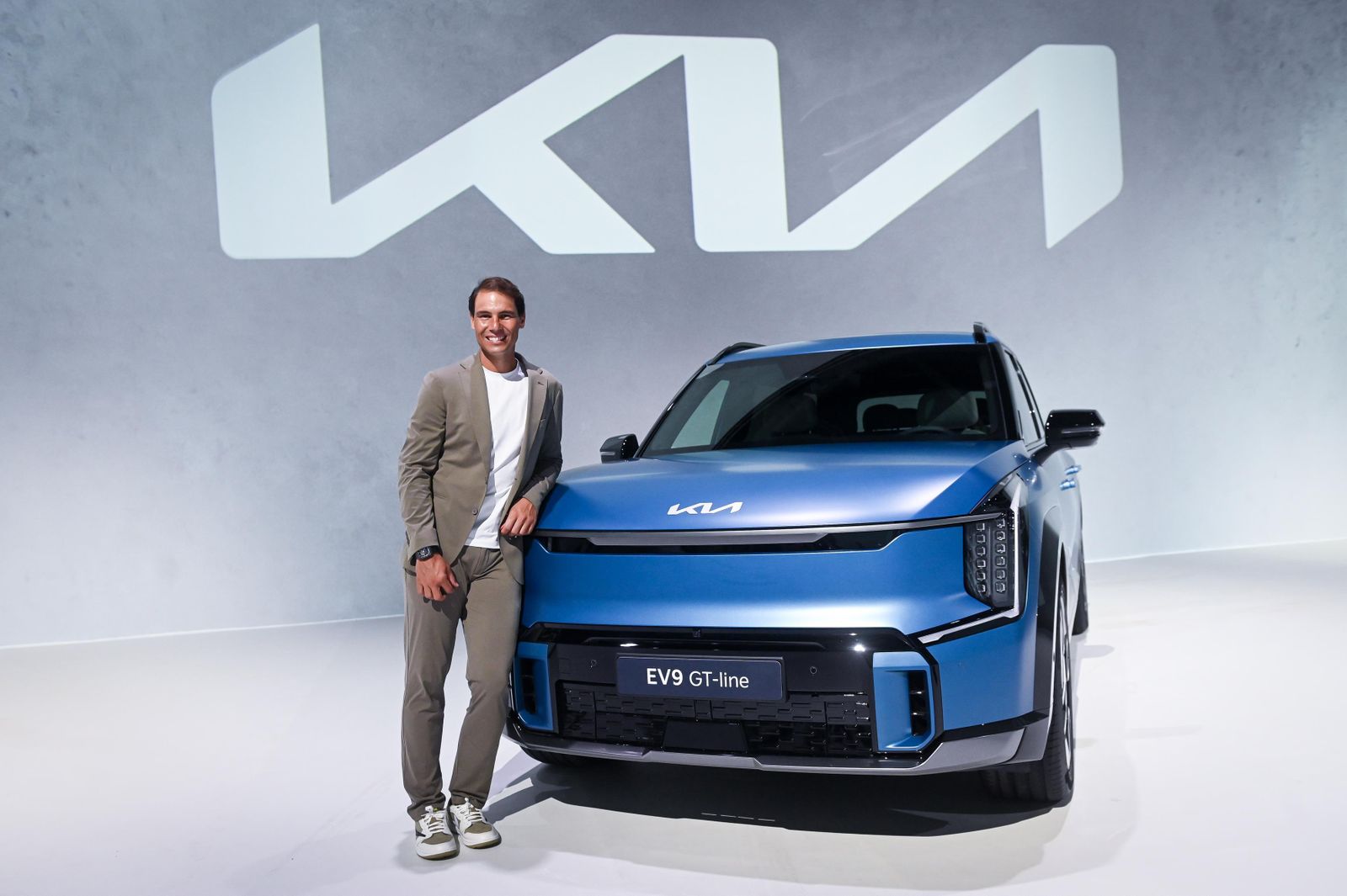 Rafa Nadal estrena su nuevo Kia, el EV9