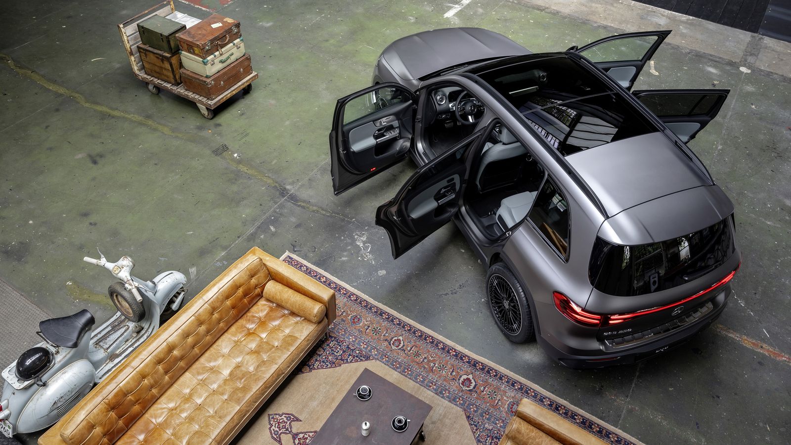 Con estos cambios,  algunas de las innovaciones de sus hermanos de gama superior se abren camino en la clase compacta eléctrica de Mercedes.