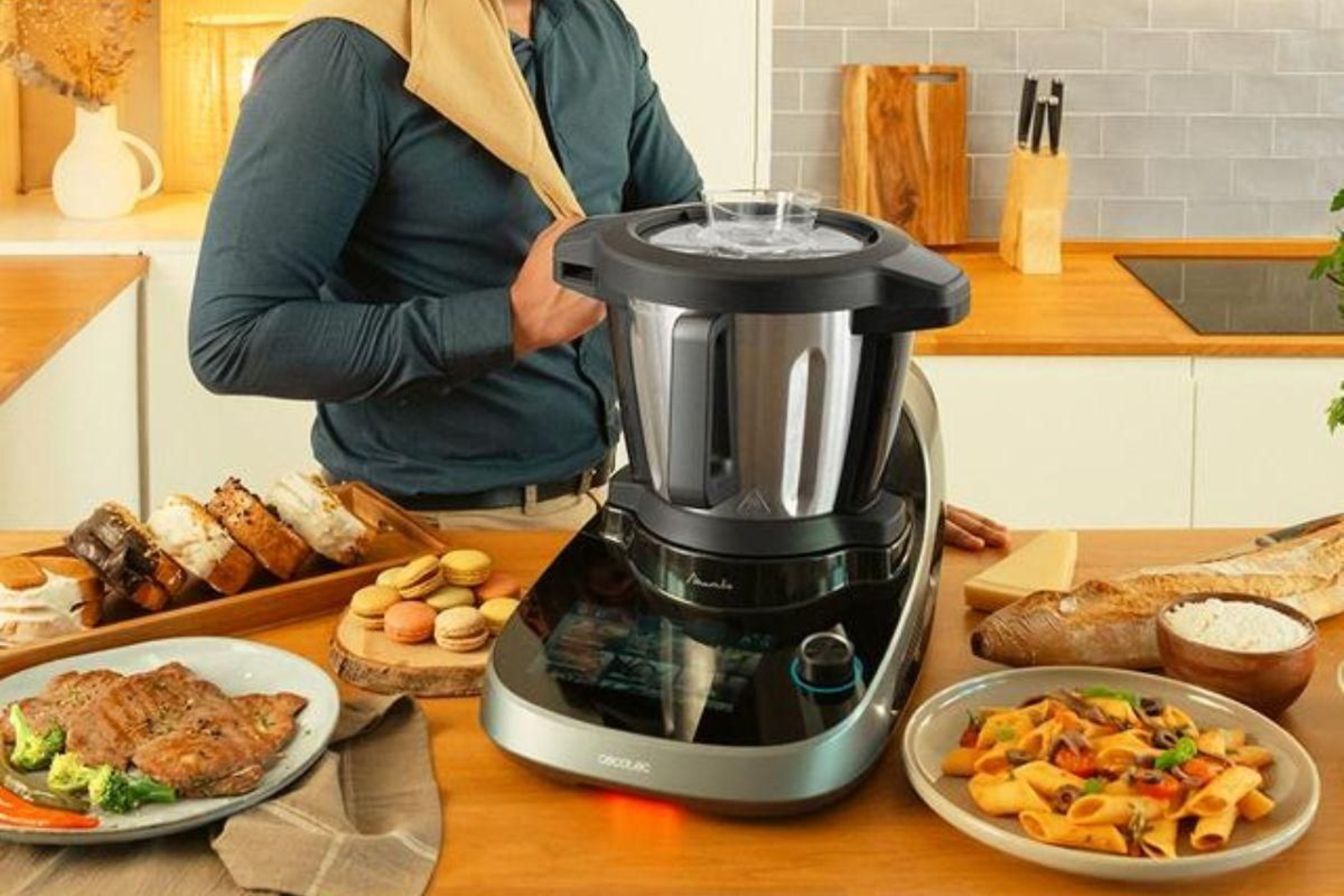 Cecotec lanza su nuevo robot de cocina Mambo Cooking Victory: multifunción y con autodispensador de alimentos