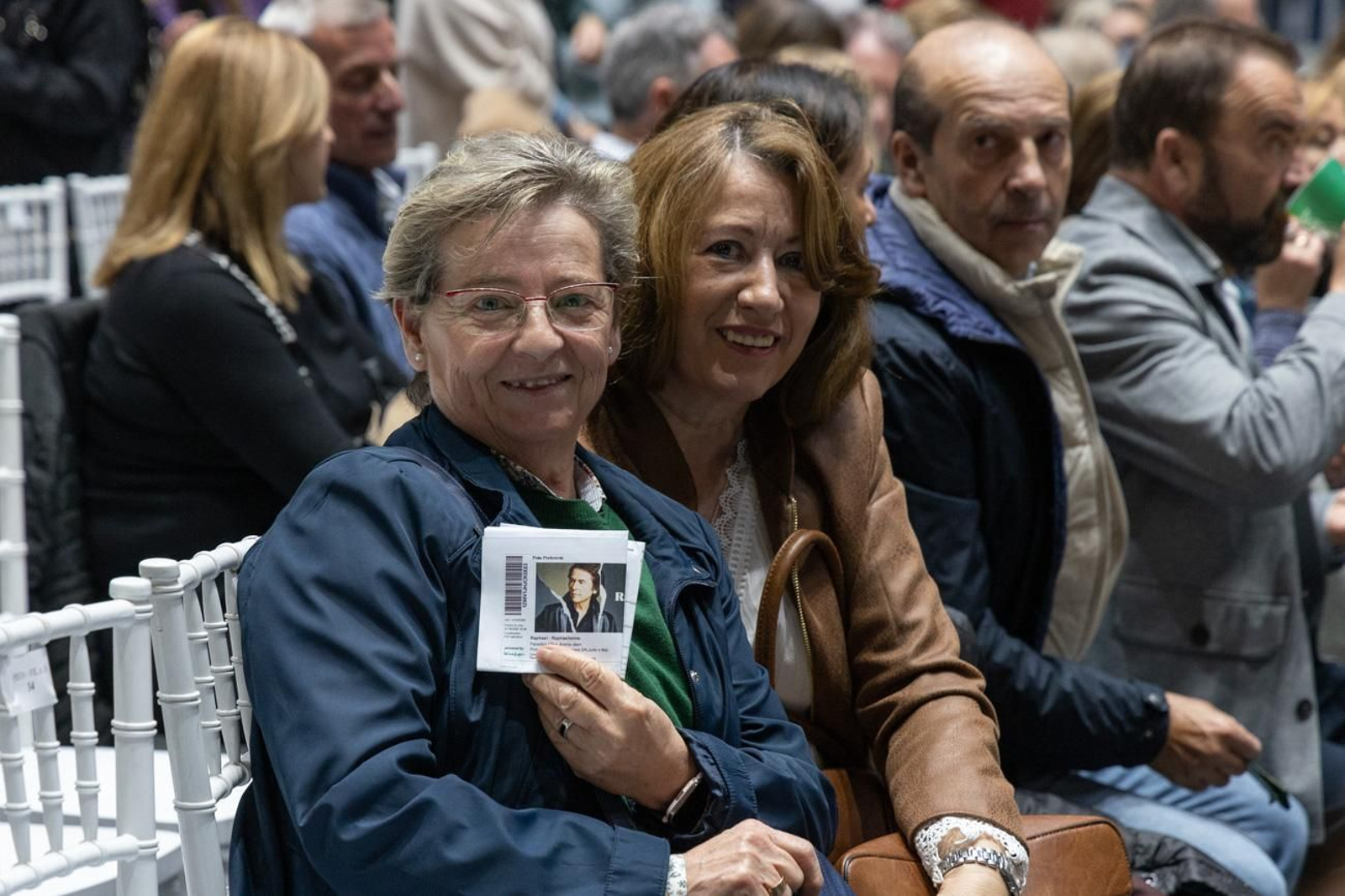 Así se disfruta en Jaén del concierto de Raphael, "Raphaelísimo"