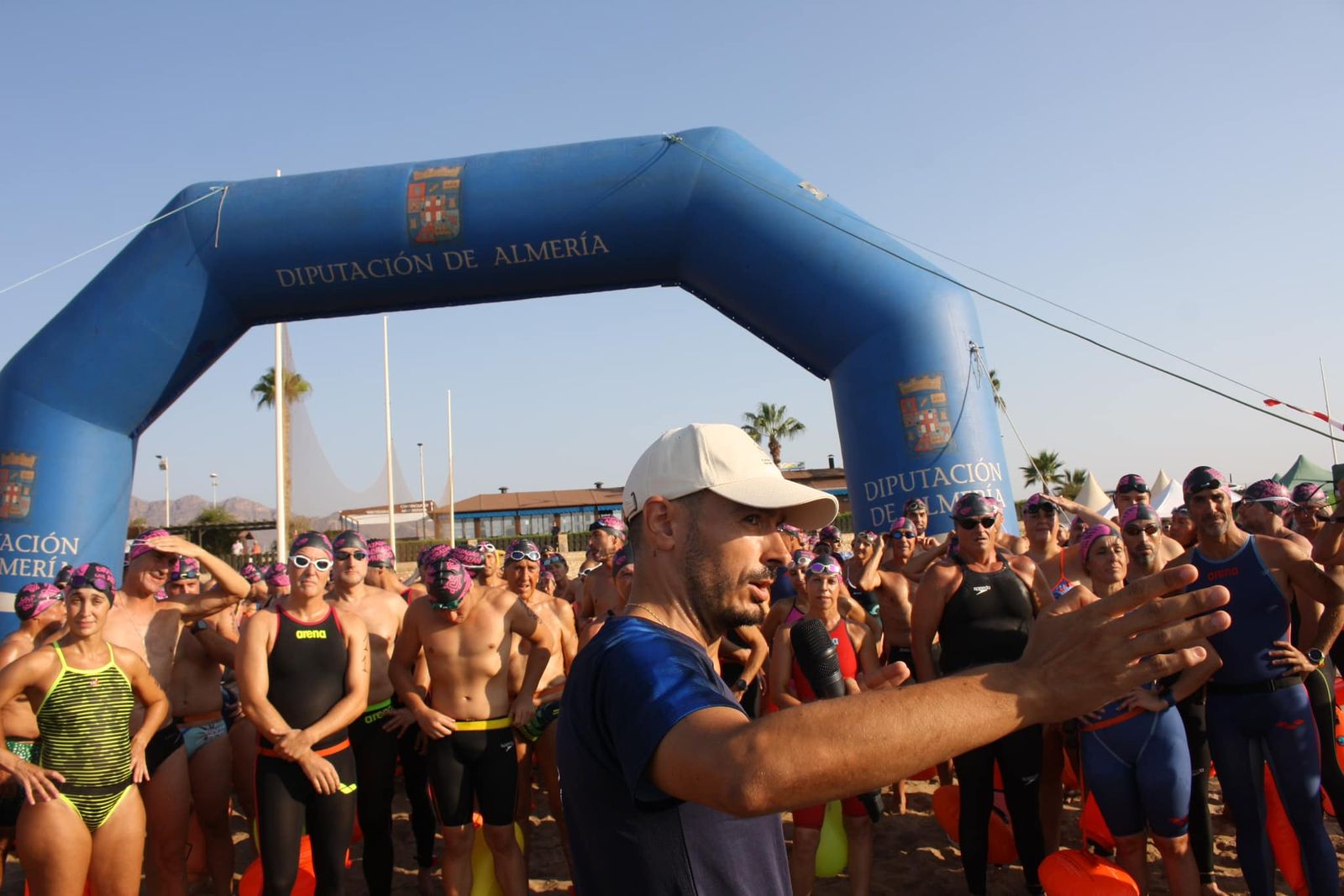 El ganador de la Travesía a nado de Pulpí supera al segundos por solo tres segundos tras 4.500 metros