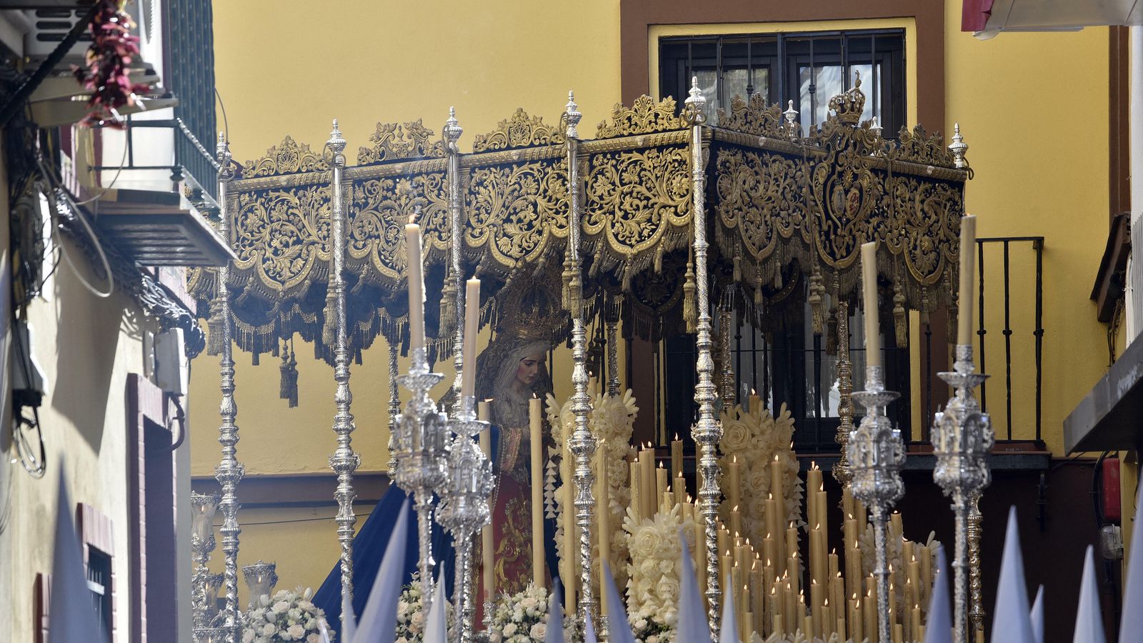 La Virgen de la Aurora ha salido este año bajo el palio que diseñó Garduño para la Estrella.