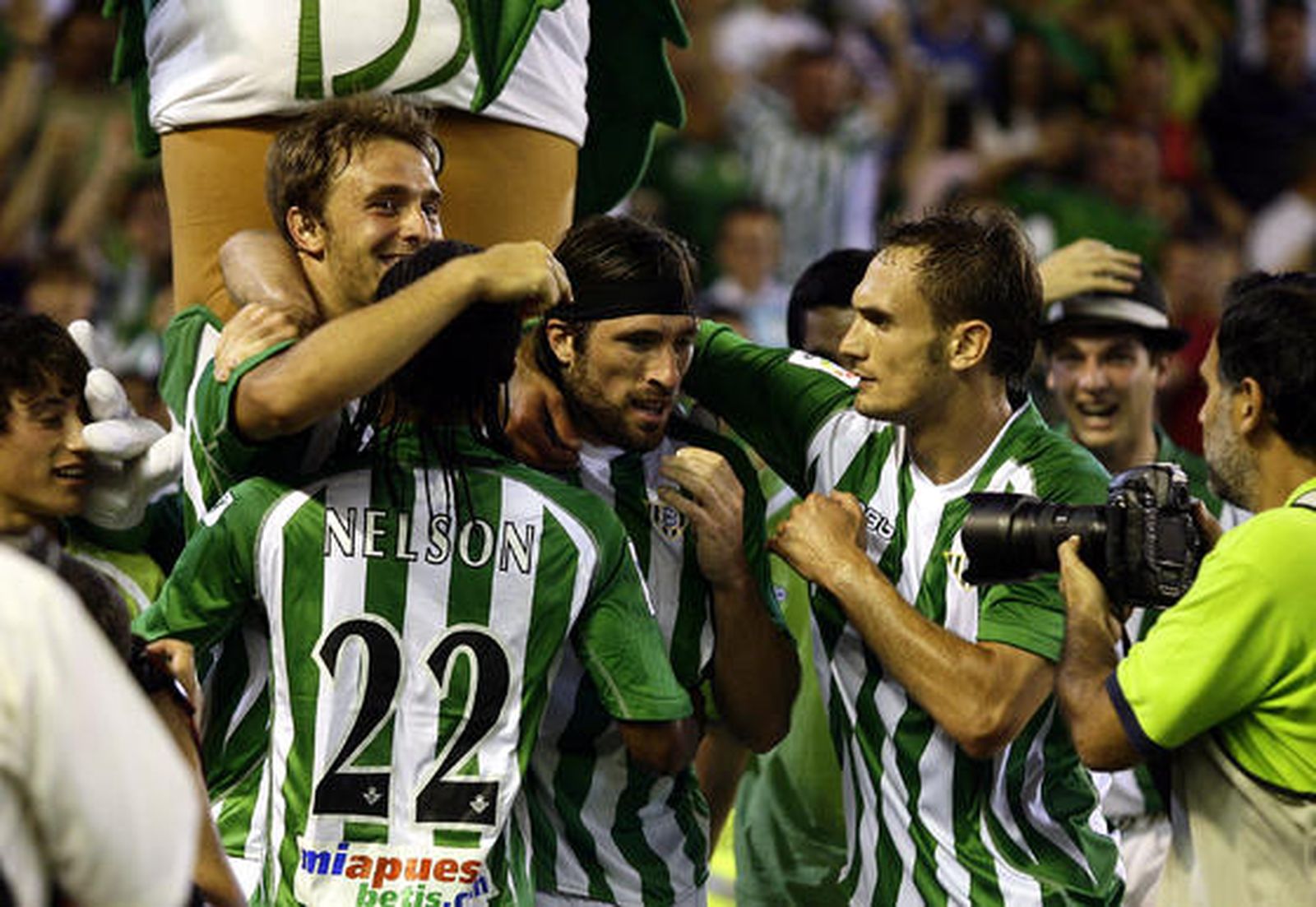 Pavone y Jonathan Pereira dan al Betis tres valiosos puntos para el ascenso.

Foto: Antonio Pizarro