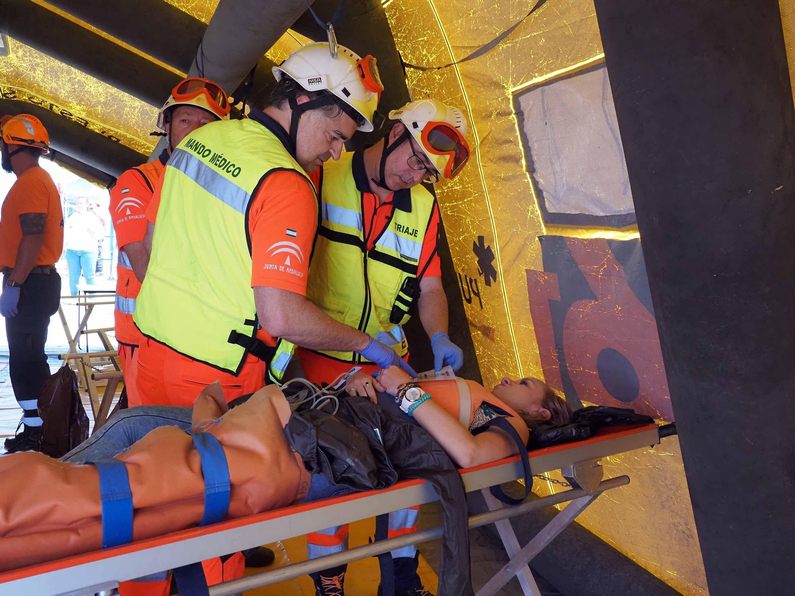 Las mejores imágenes del choque entre un ferry y un pesquero en medio del Guadiana