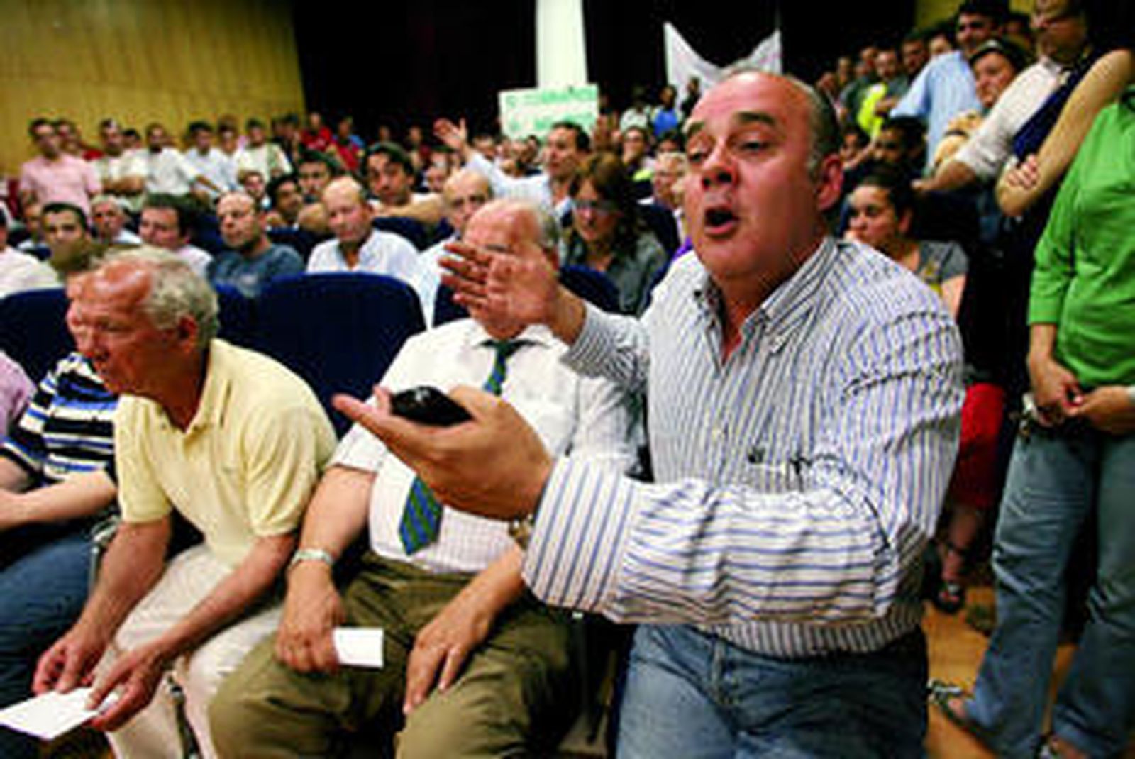 Uno de los empresarios que interpeló al equipo de gobierno socialista durante el Pleno de ayer.