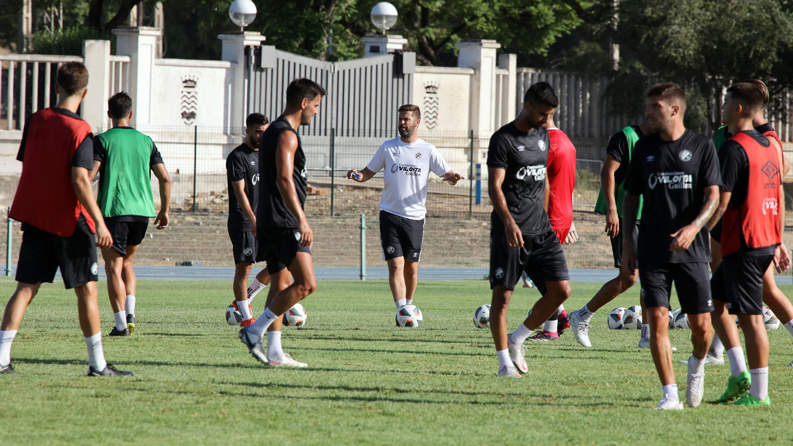 Imágenes del primer entrenamiento de pretemporada del Xerez DFC