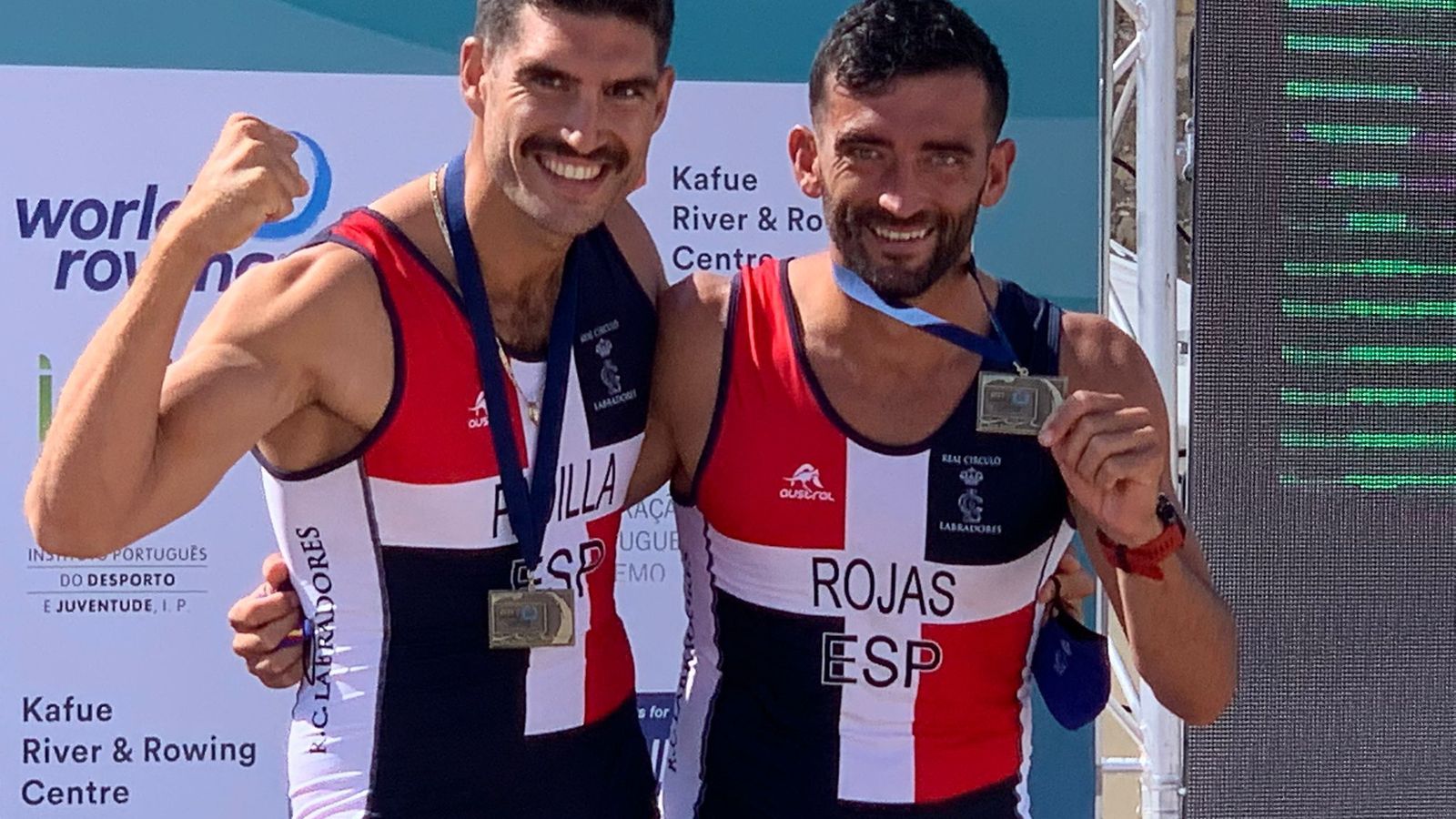 Rubén Padilla y Patricio Rojas, del Labradores, bronce en doble scull.