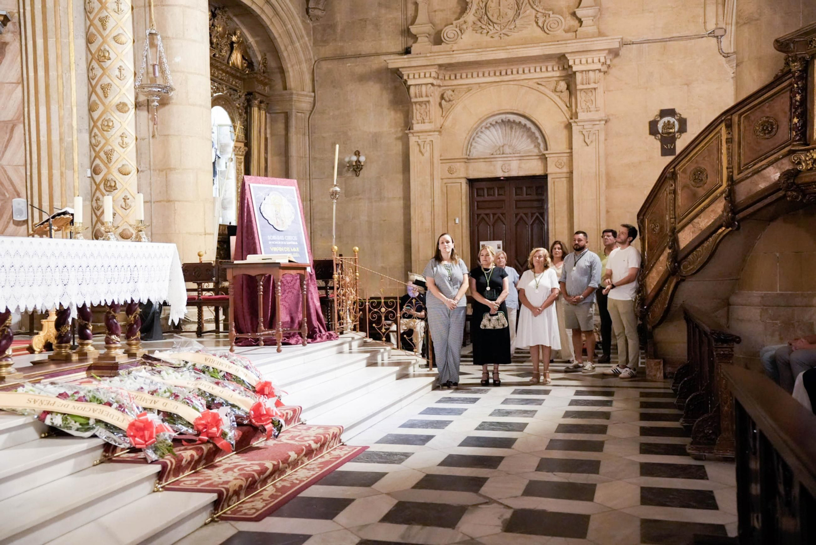 Las imágenes de la ofrenda floral de la UD Almería a la patrona de Almería, la Virgen del Mar