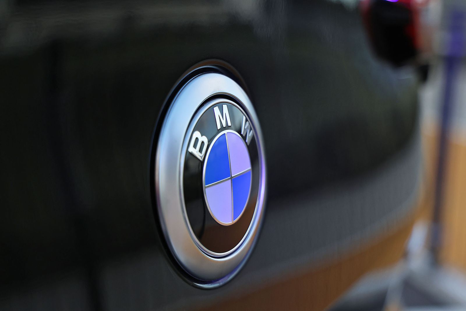 Movitransa presenta los nuevos modelos de BMW IX2 y el X2 en el complejo deportivo Lamiya