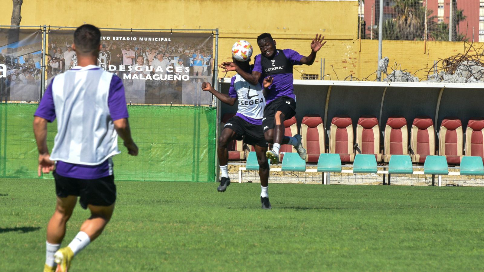 Entrenamiento de la Balona en el estadio Municipal de La Línea