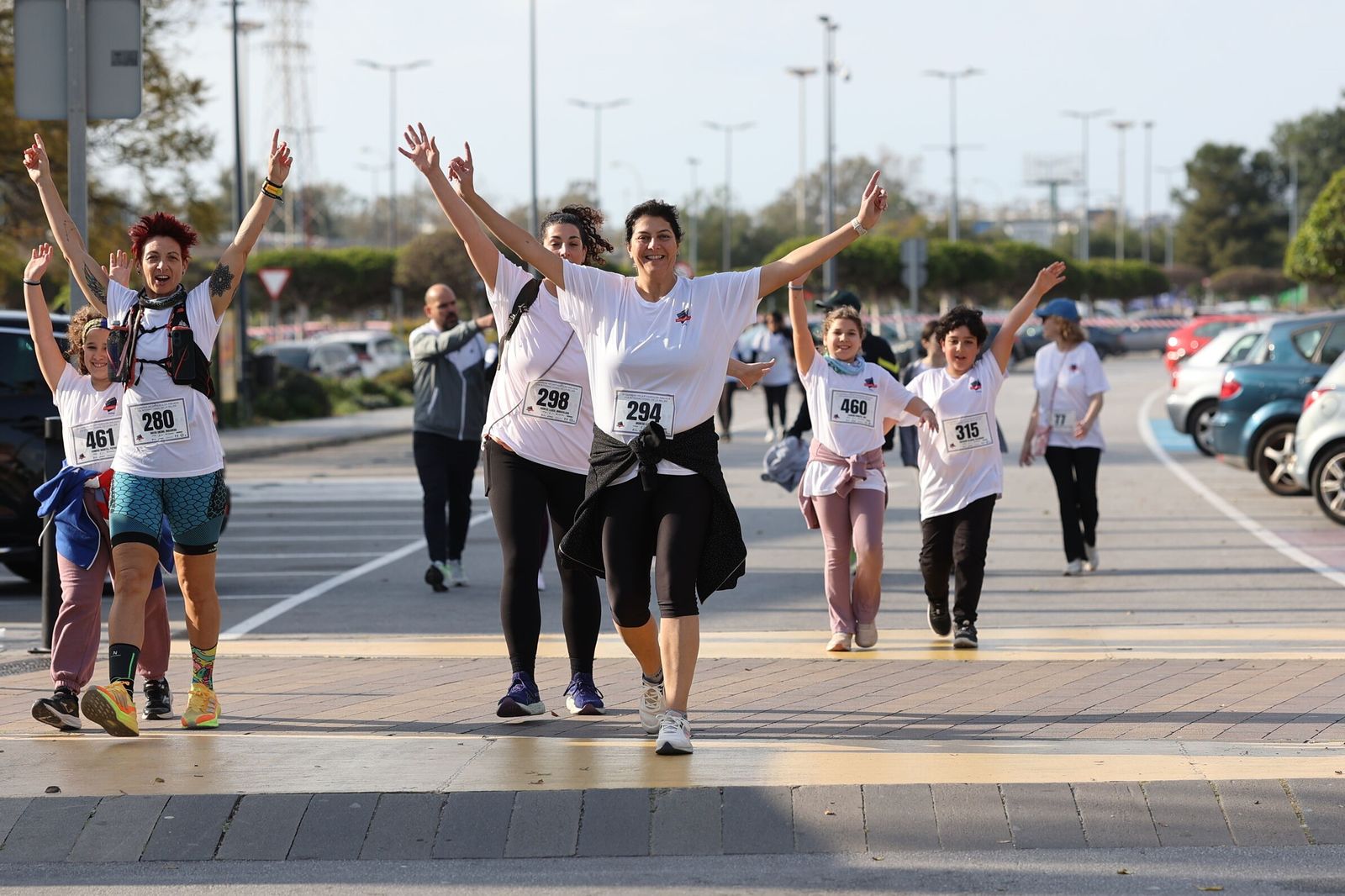 La Carrera Solidaria por el Día de la Mujer McArthurGlen, en fotos
