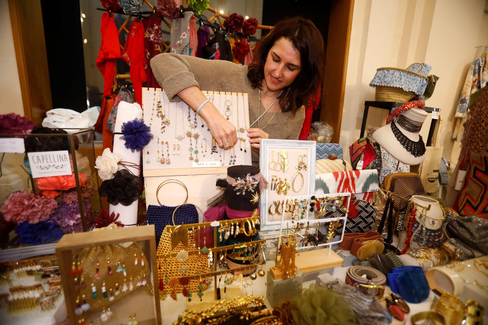 El Baratillo de Primavera de Adevida abre sus puertas, en imágenes