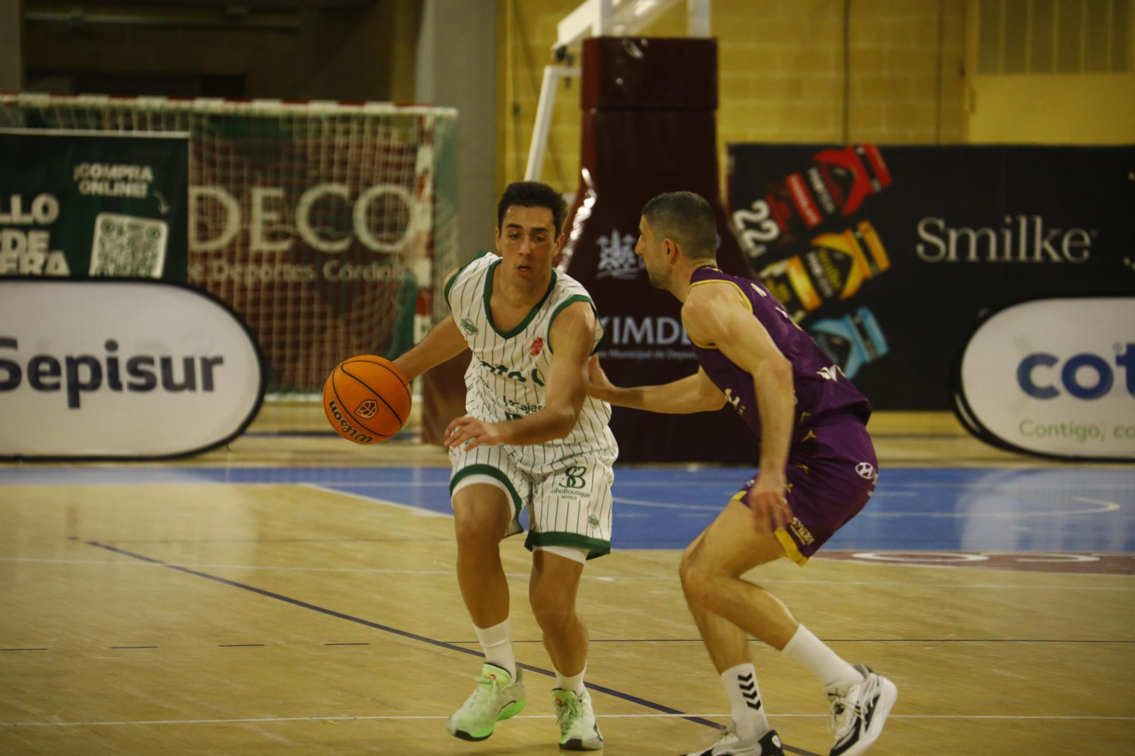 Las mejores fotos del ambiente en Vista Alegre para el Coto Córdoba - Baloncesto Valladolid