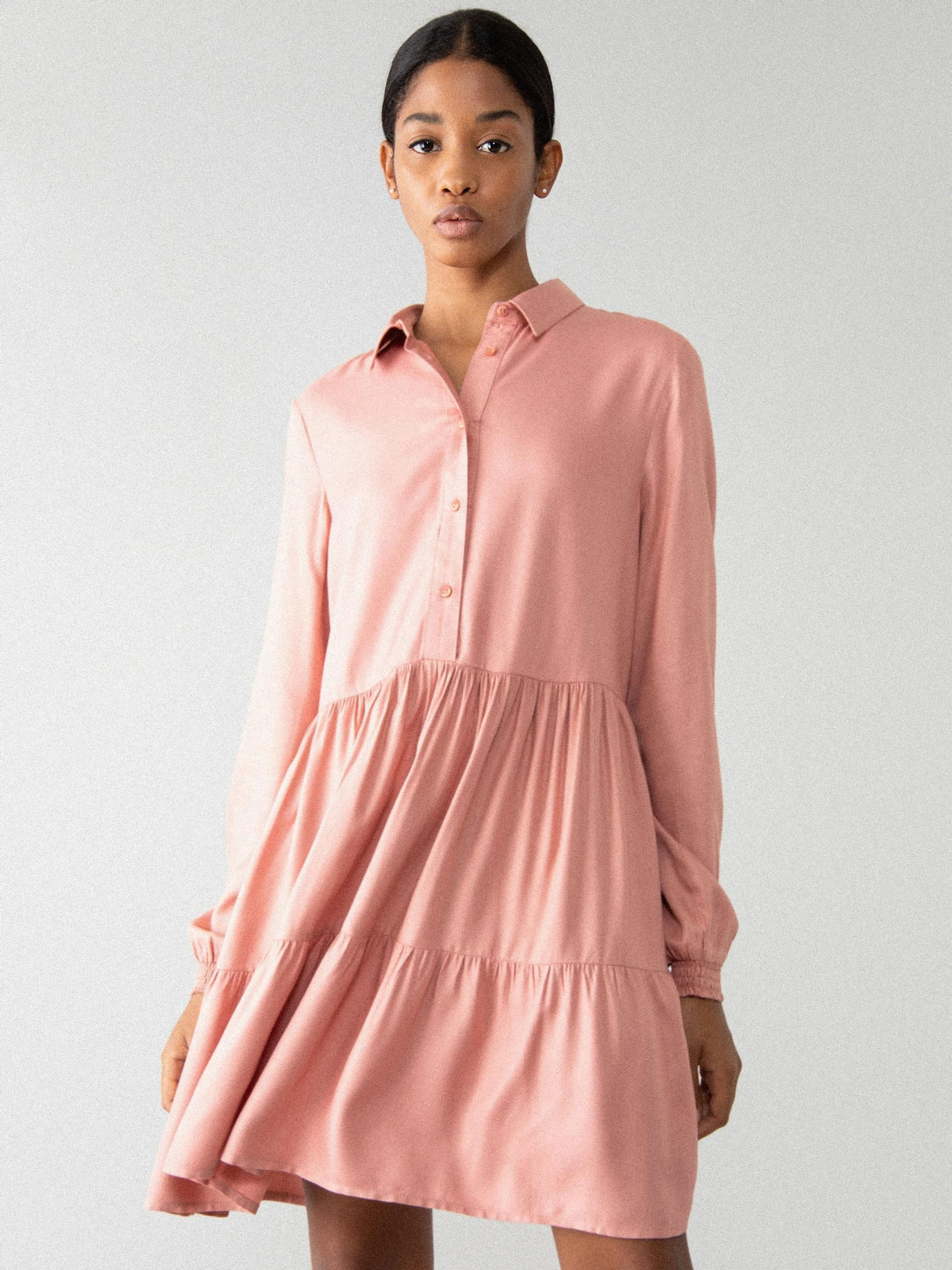 Vestido camisero de Lefties.