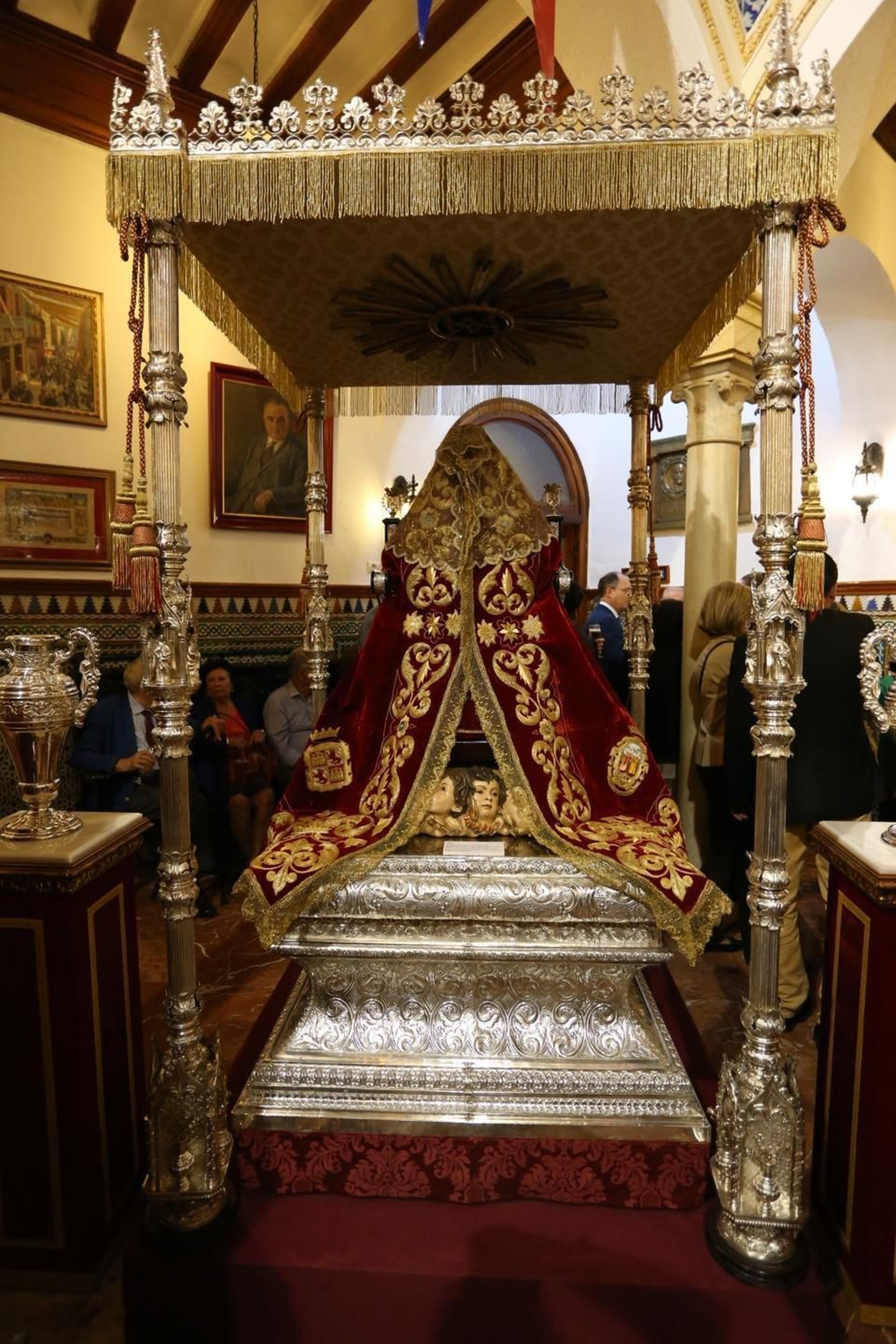 Las imágenes de la exposición de la Hermandad de Valme