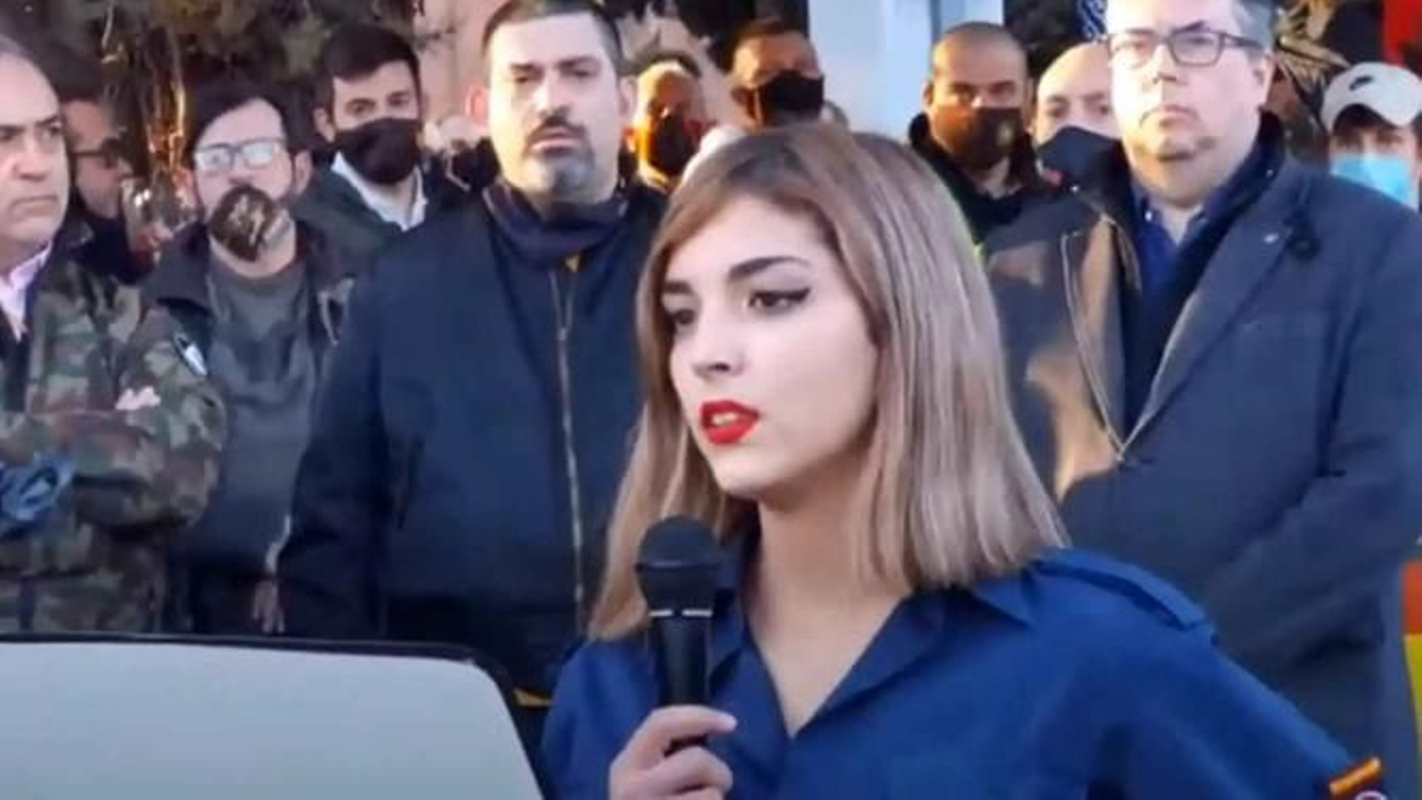 La militante fascista, durante un acto de Bastión Frontal. La militante fascista, durante un acto de Bastión Frontal.