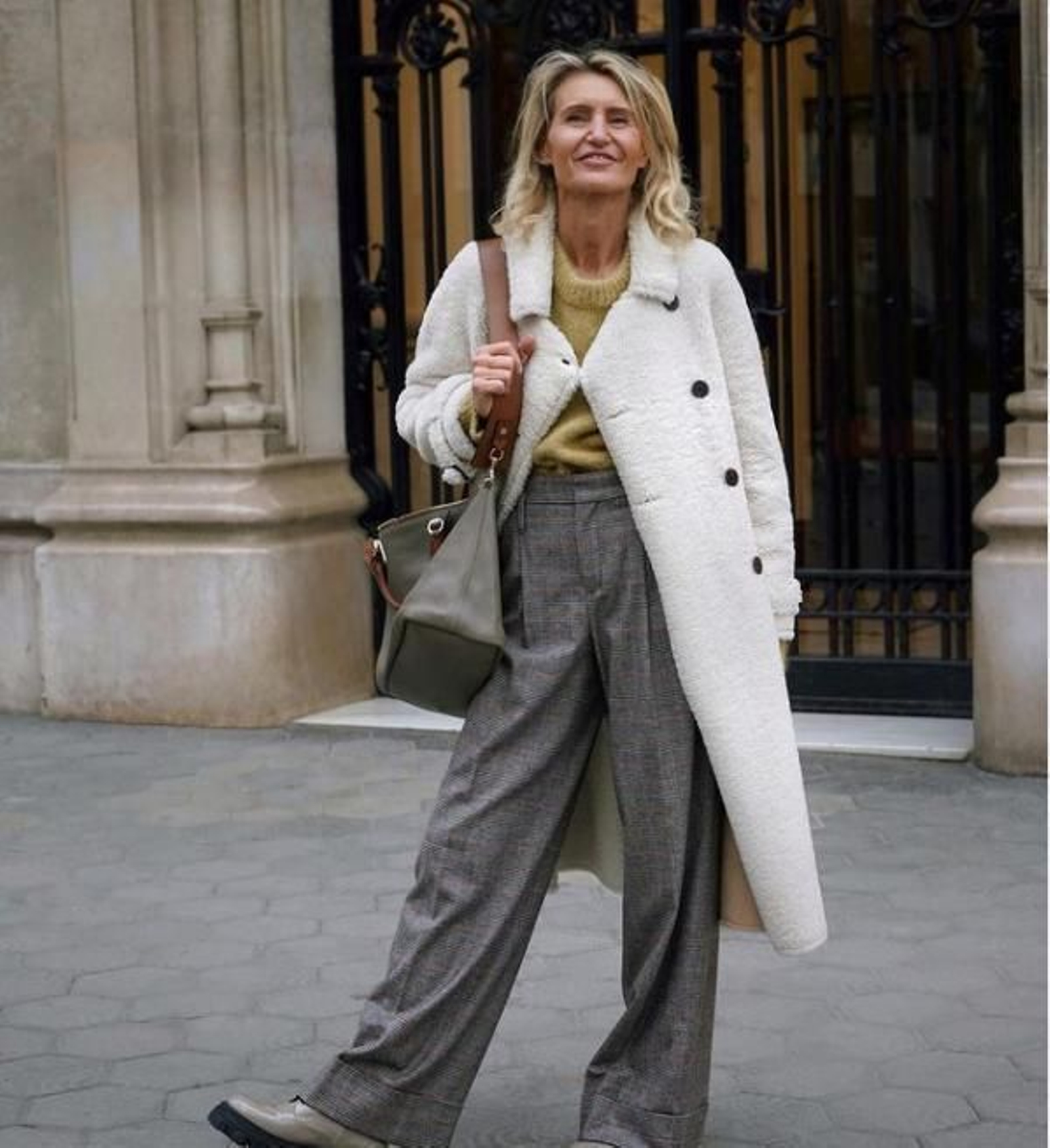 Patrizia Casarini con pantalón 'tweed' y abrigo de borreguito.