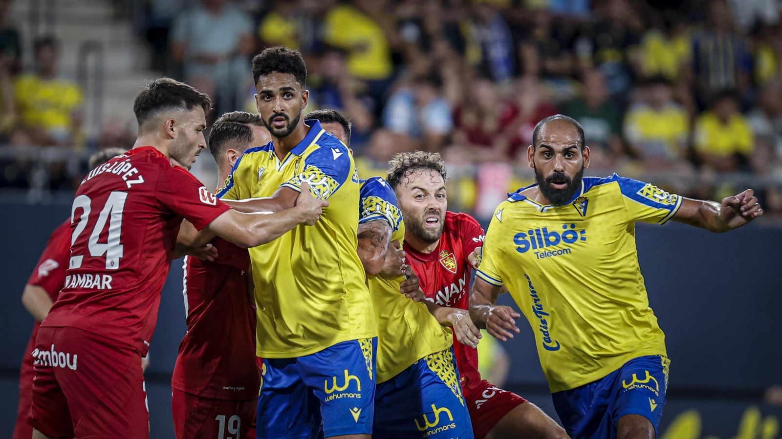 Búscate entre las fotos del partido de fútbol entre Cádiz CF y Real Zaragoza