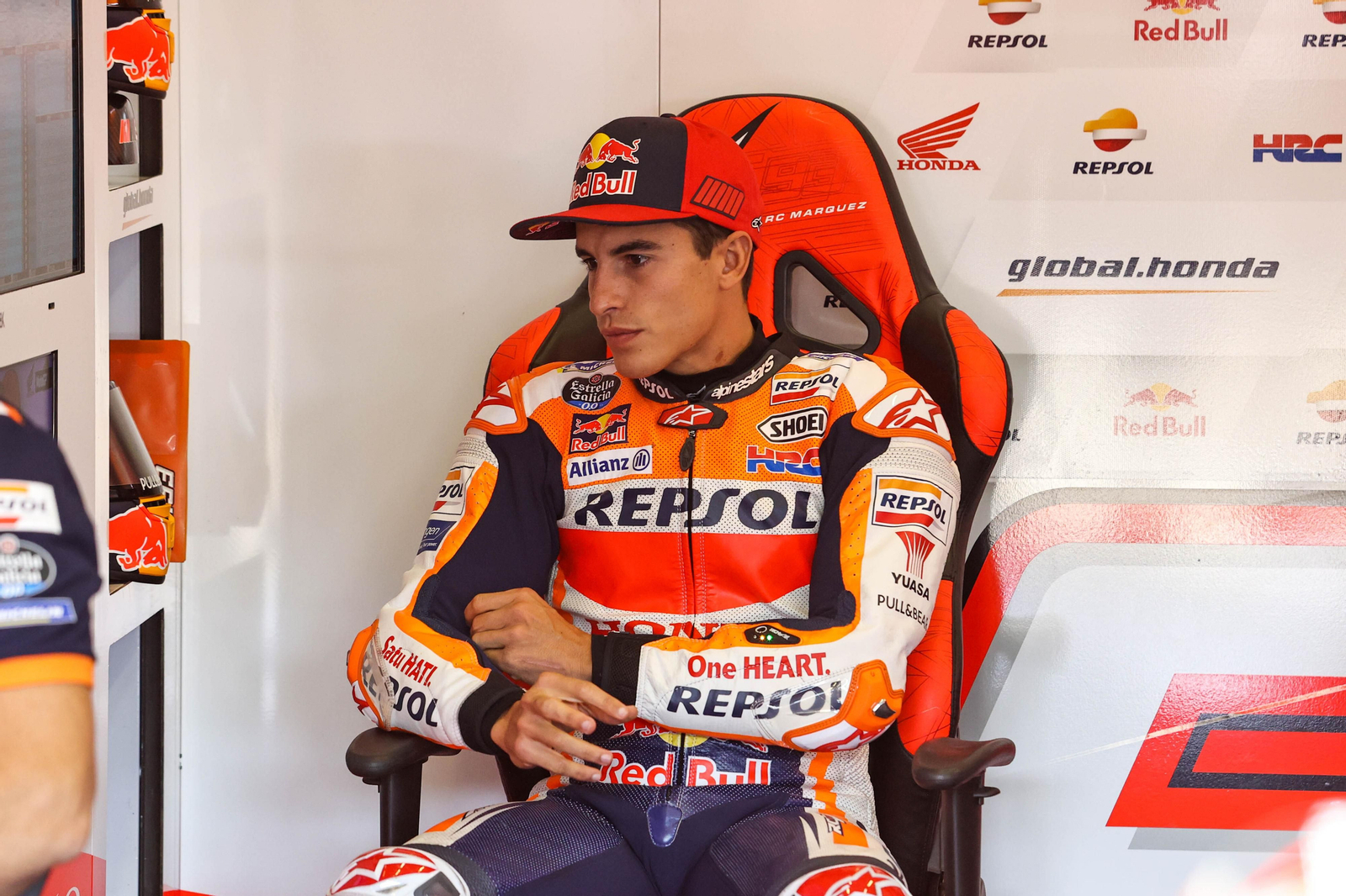 Marc Márquez, esta mañana en el box del equipo Repsol Honda.