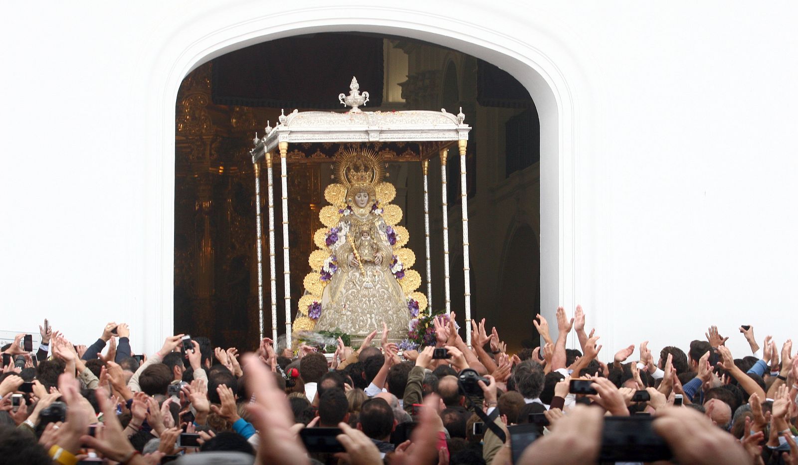 La Virgen del Rocío saldrá en siete ocasiones en dos años.