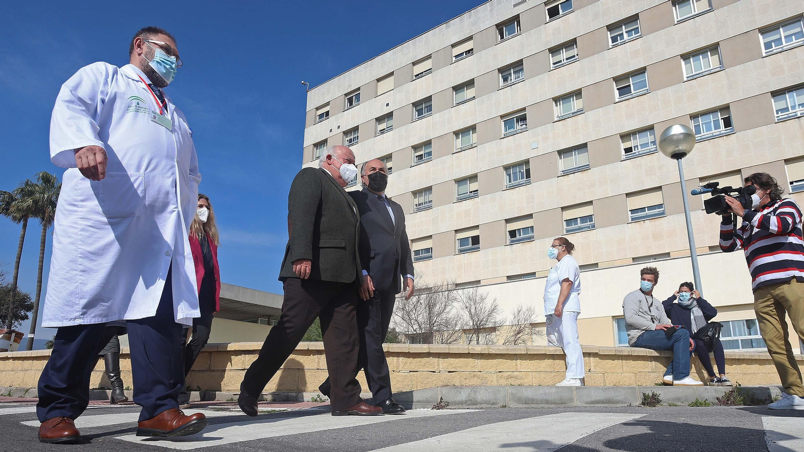 Visita de Jesús Aguirre al hospital Punta Europa en Algeciras