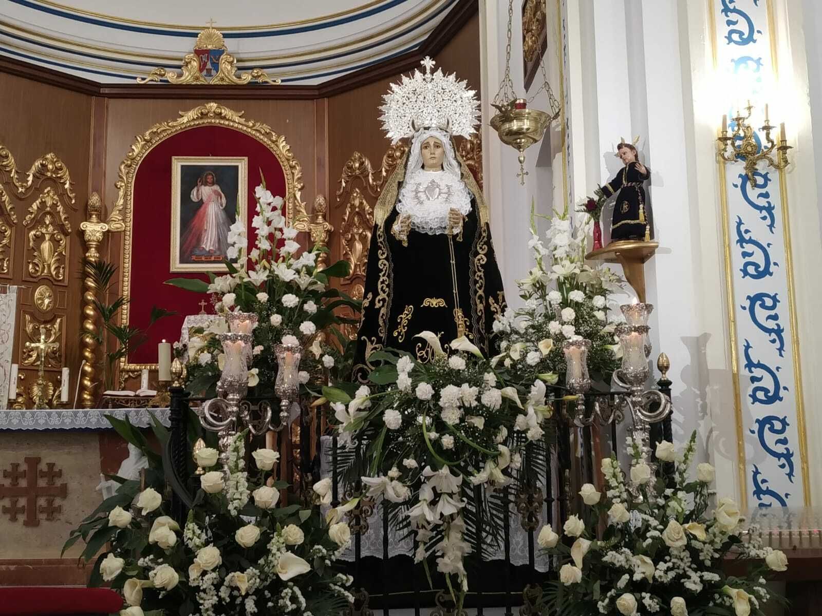 La Virgen de los Dolores bendice a sus vecinos con una nueva marcha.