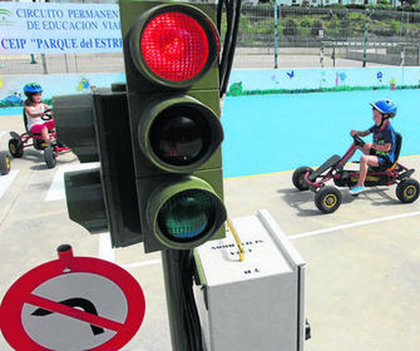 Imagen del circuito diseñado en el colegio Parque del Estrecho, ayer.