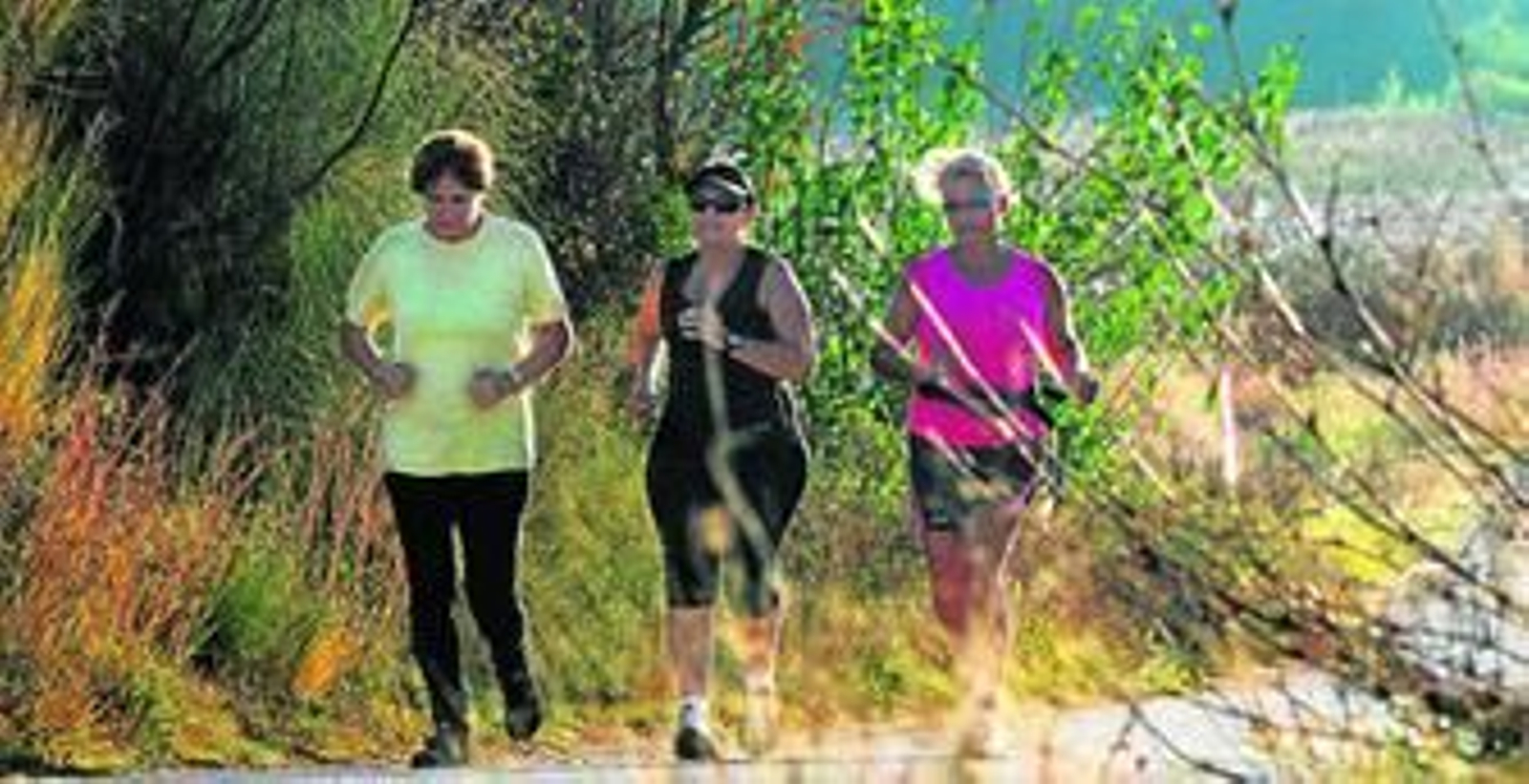 Ana María Sabido estuvo acompañada en un tramo de la carrera por María del Carmen Martínez, delegada de Medio Rural.