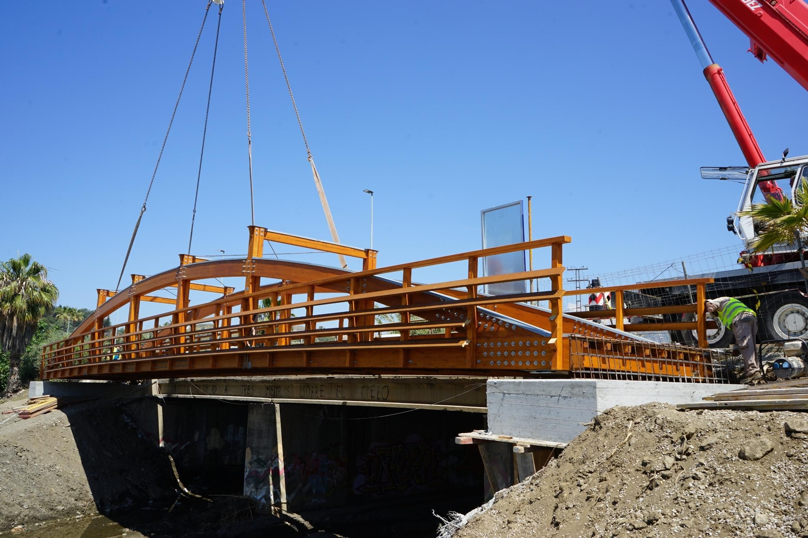 La pasarela que une la Senda Litoral entre Torrox y Vélez-Málaga.