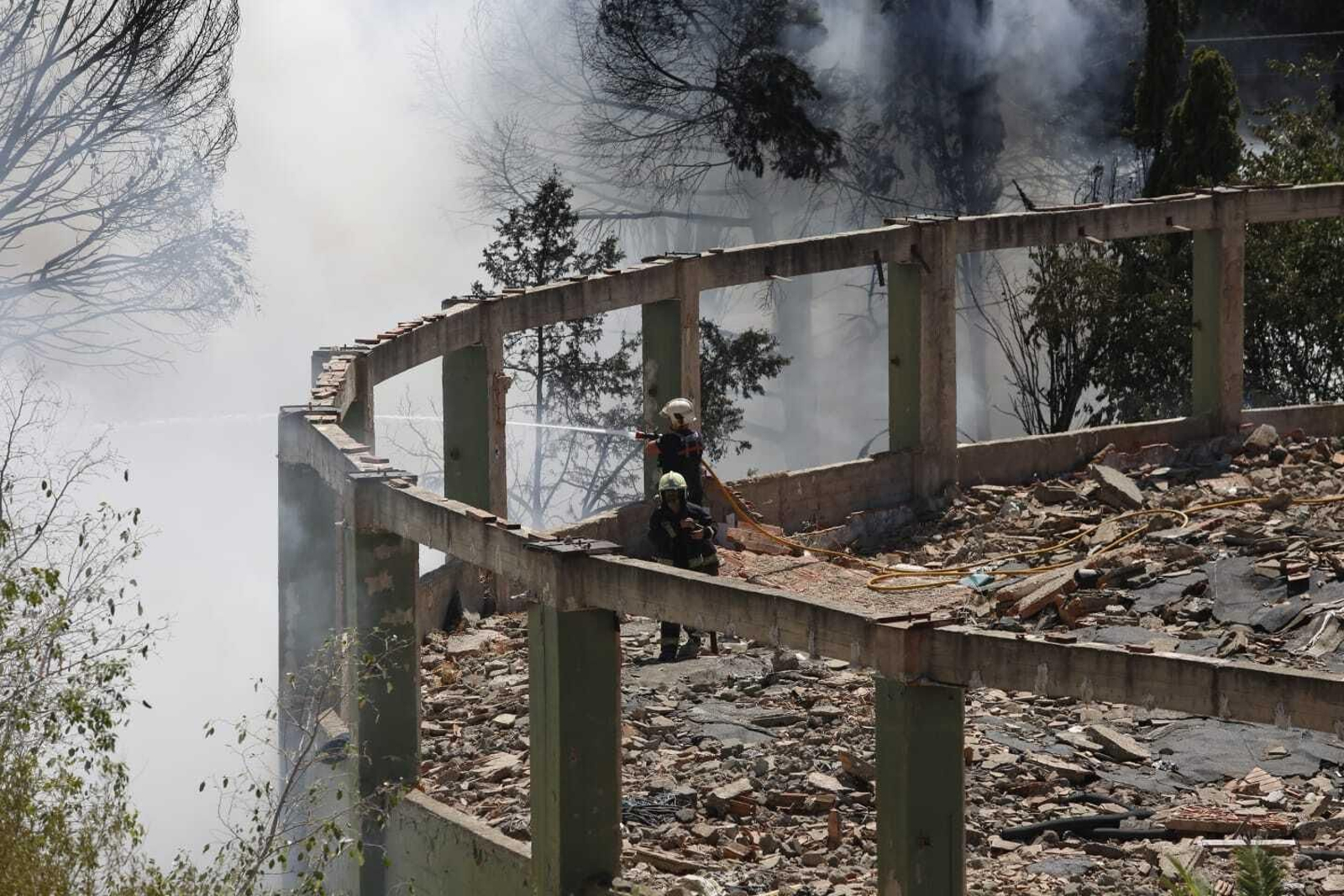 El incendio en el campamento chabolista del polígono de Chinales de Córdoba, en imágenes