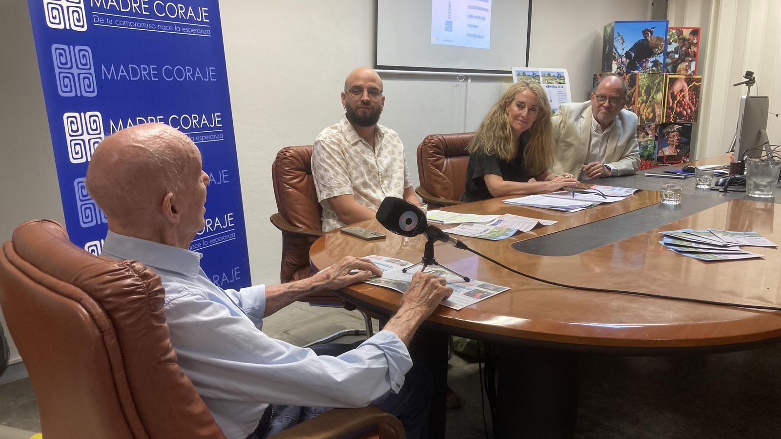 Acto de presentación de la memoria de Madre Coraje.