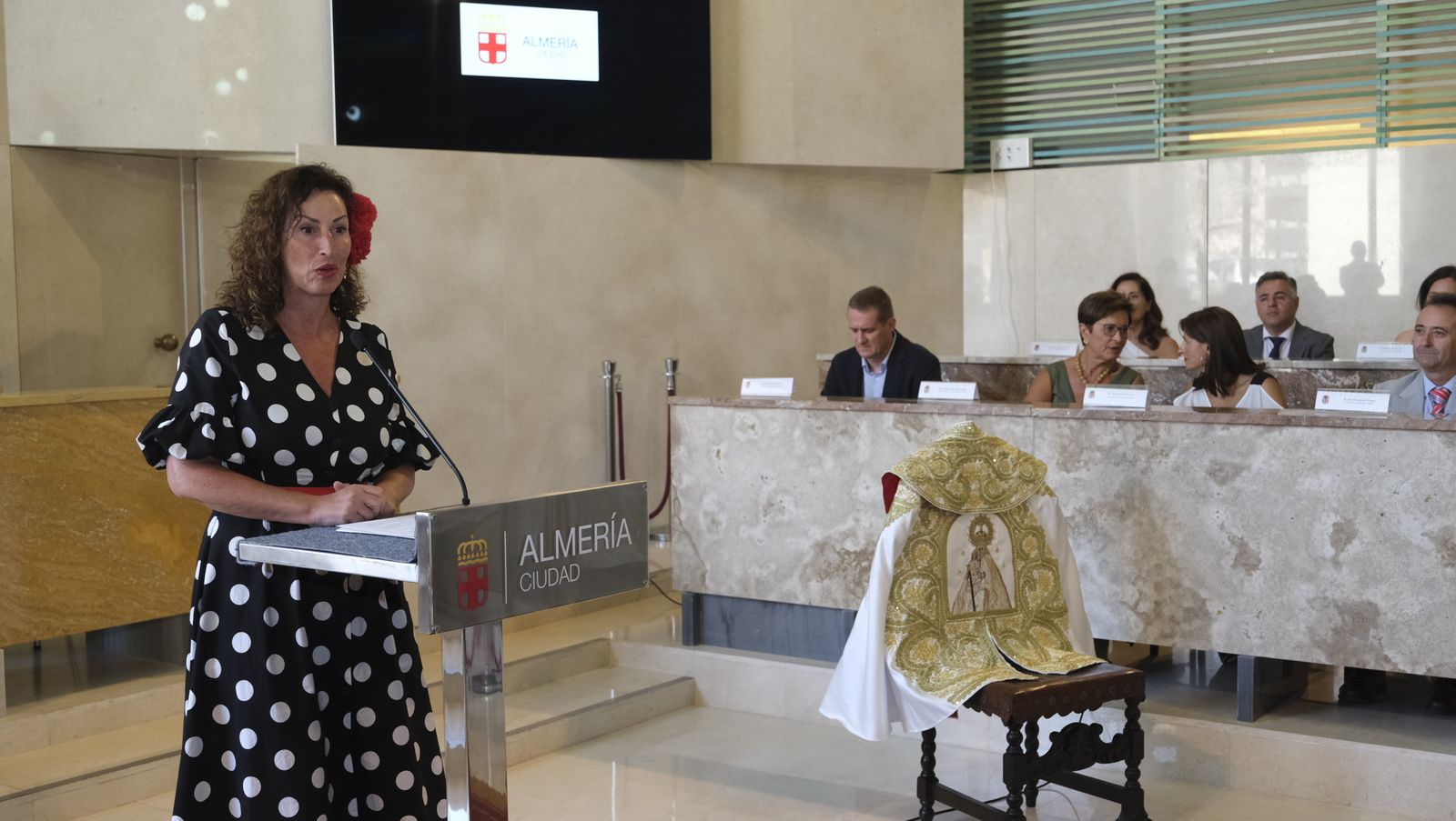 Imágenes de la entrega del Capote de Paseo a Jorge Martínez