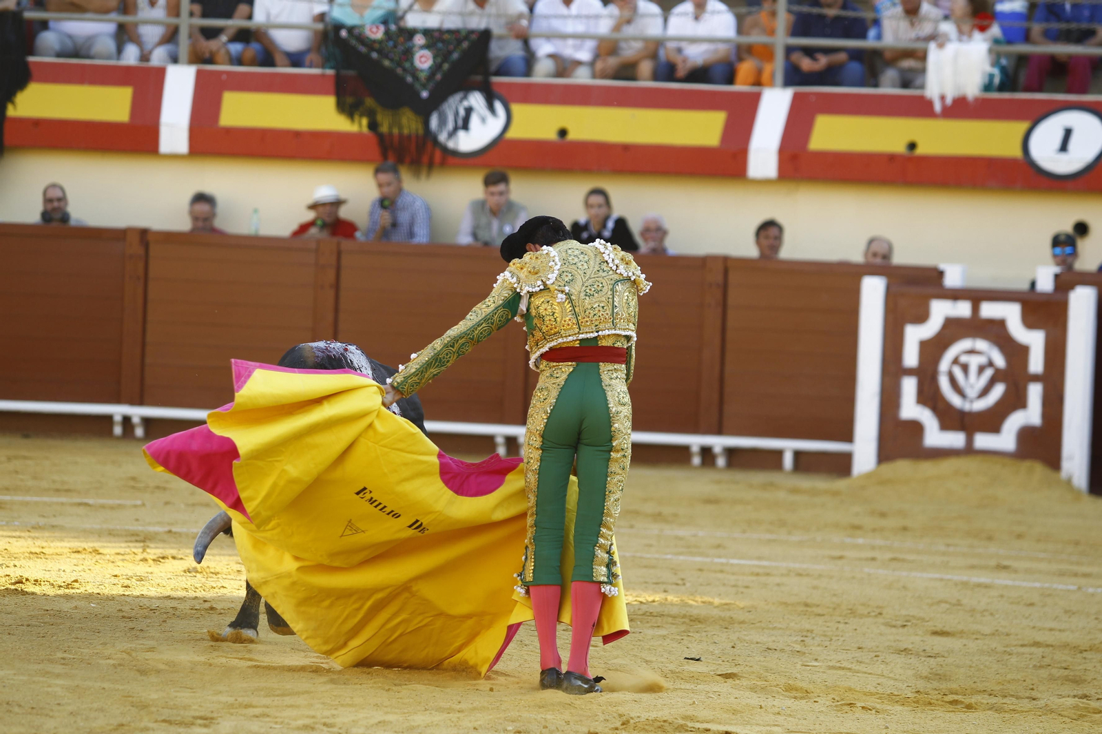 Imágenes de la corrida de toros de la Feria de Vera, con Morante de la Puebla, Emilio de Justo y Pablo Aguado