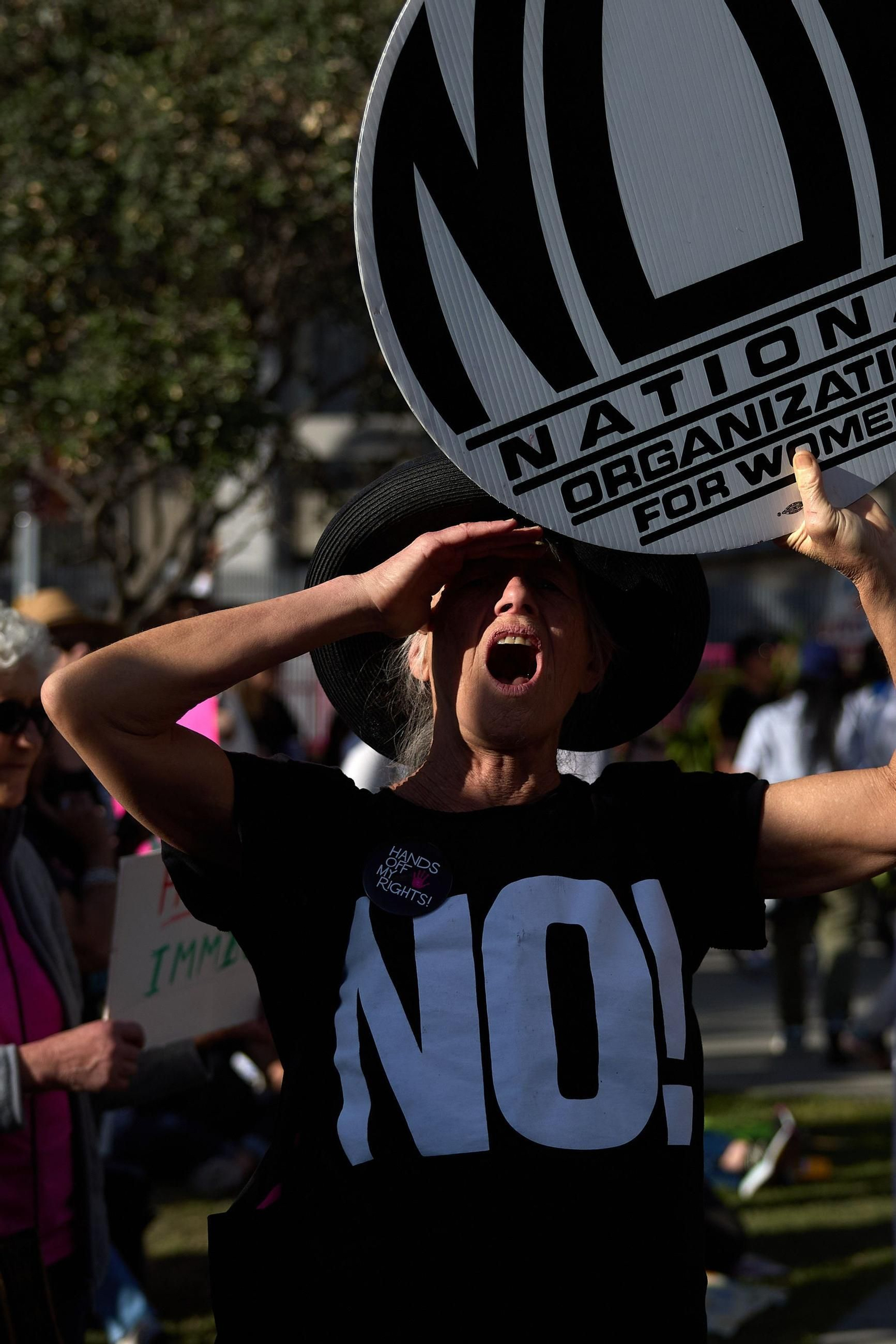 Miles de manifestantes contra Trump y Musk en EEUU: "¡Quita tus manos!"