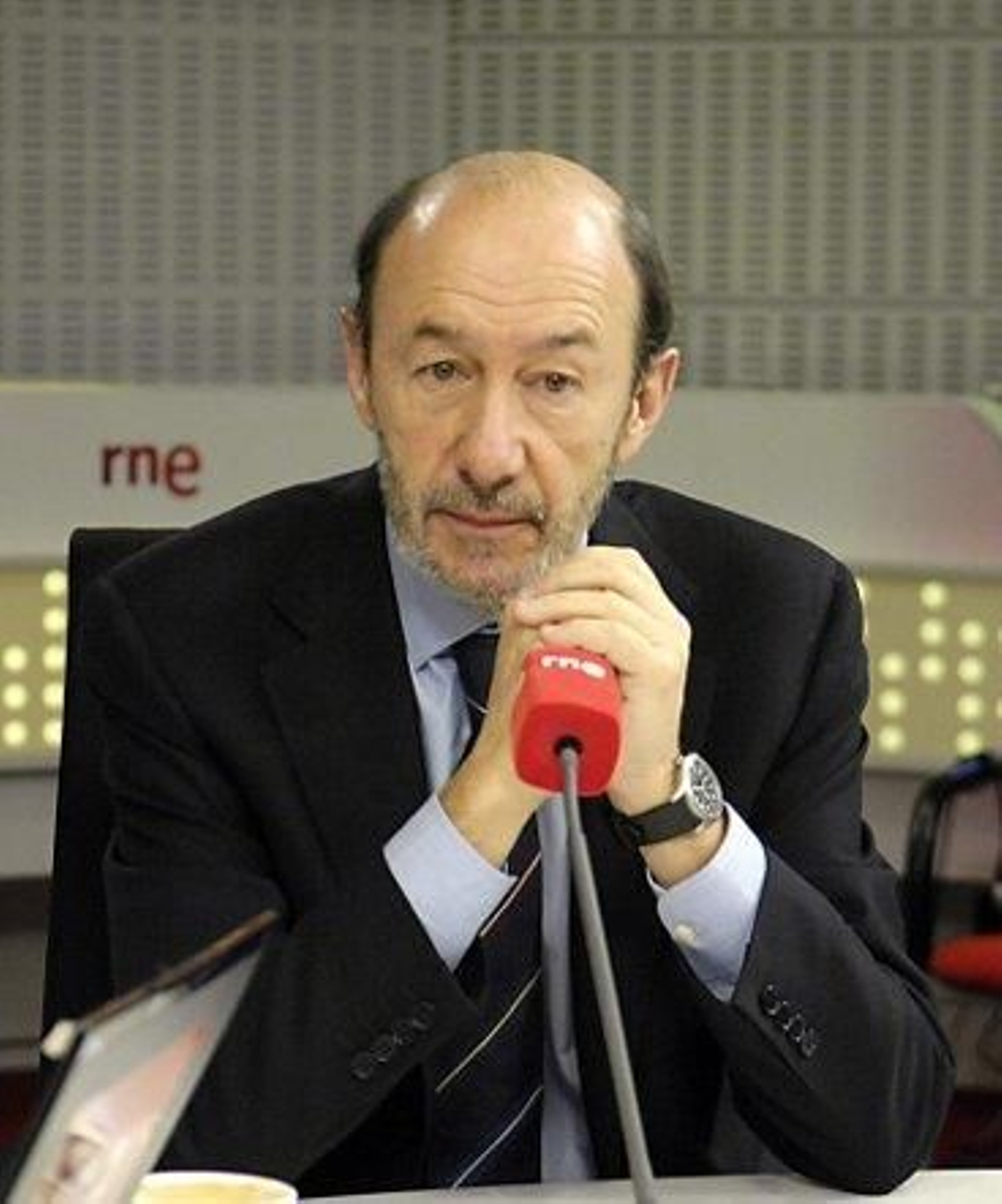 Rubalcaba: "El plan anticrisis de Rajoy era un plano de metro hacia la Moncloa"