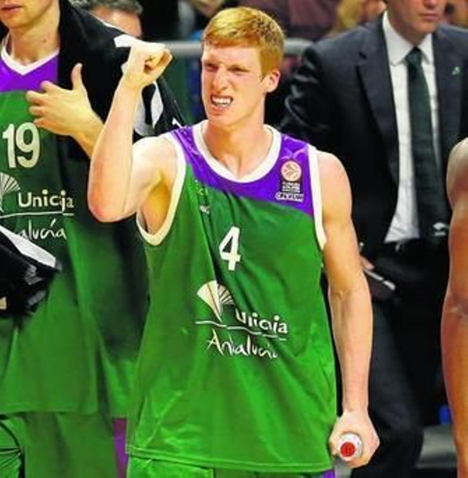 Alberto Díaz celebra una canasta en el partido ante el Efes.