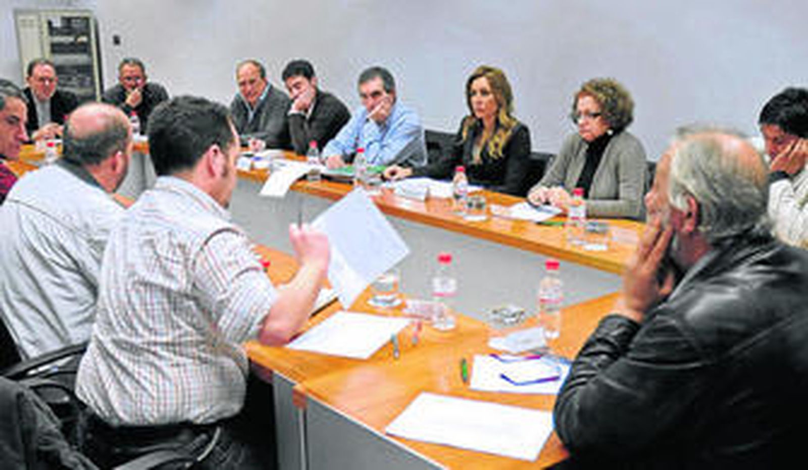 Begoña Álvarez, consejera de Justicia, ayer, durante una reunión con las asociaciones de memoria histórica.