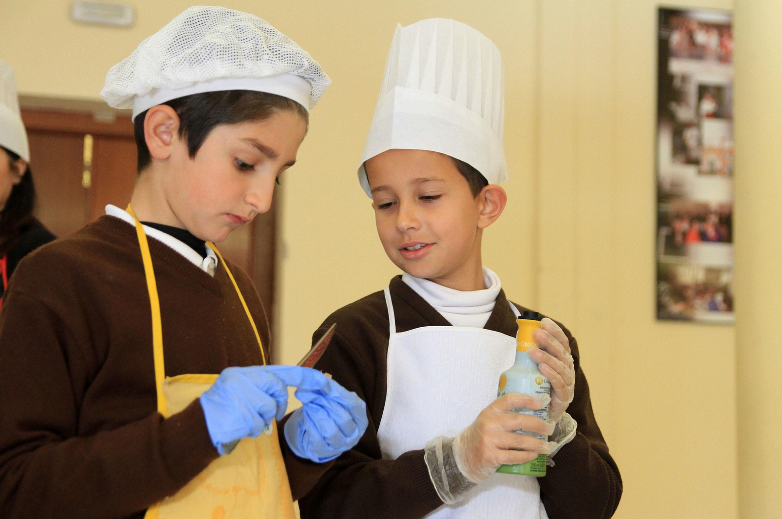 Imágenes del "Masterchef" realizado en las Teresianas con motivo de la celebración del 28-F
