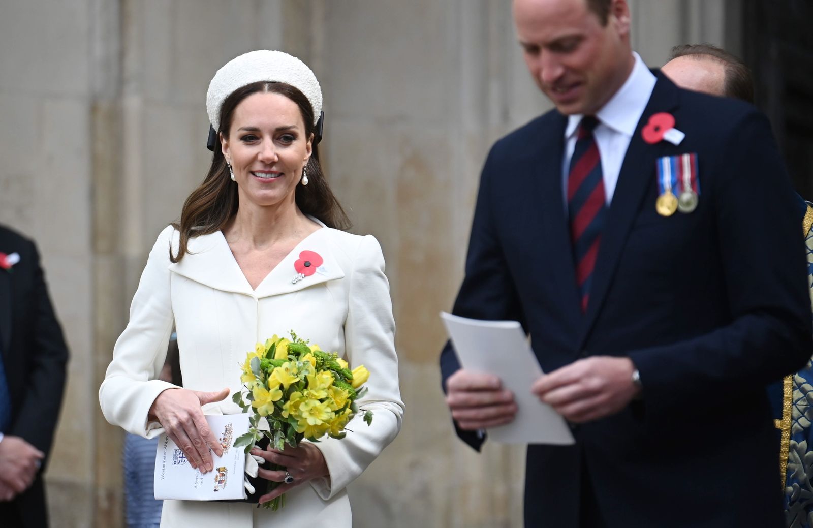 Catalina y Guillermo de Cambridge abandonan Westminster este lunes tras el  oficio religioso.