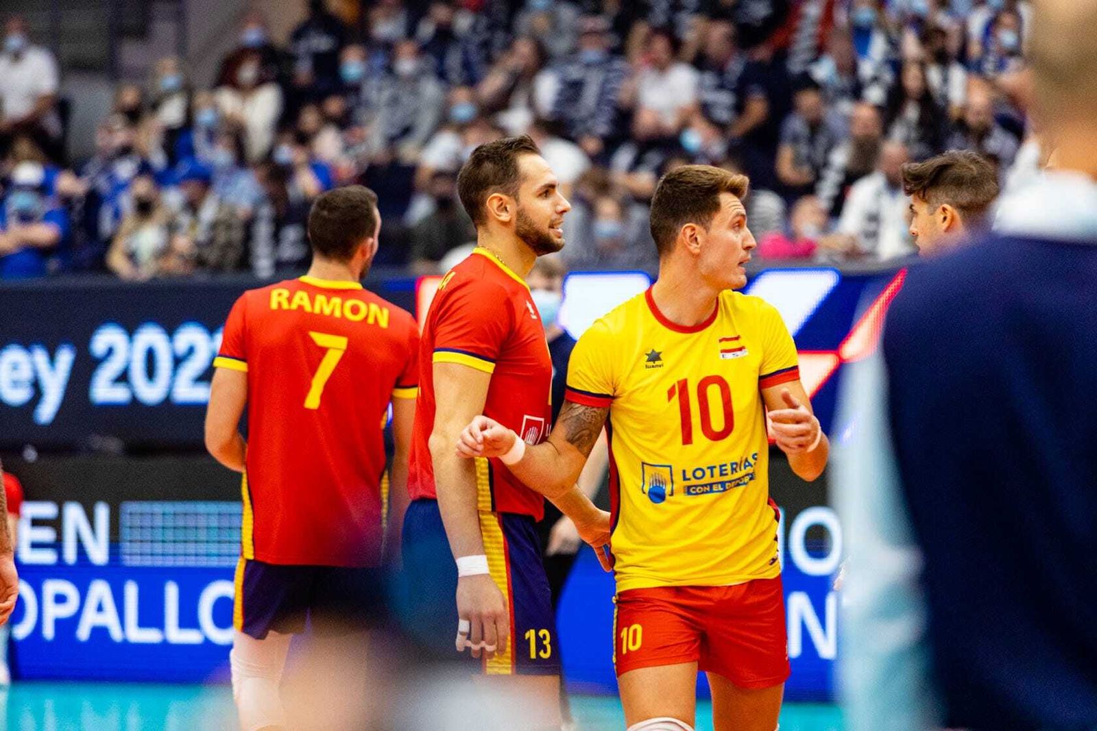 Andrés Villena (13) durante el España-Finlandia de este sábado