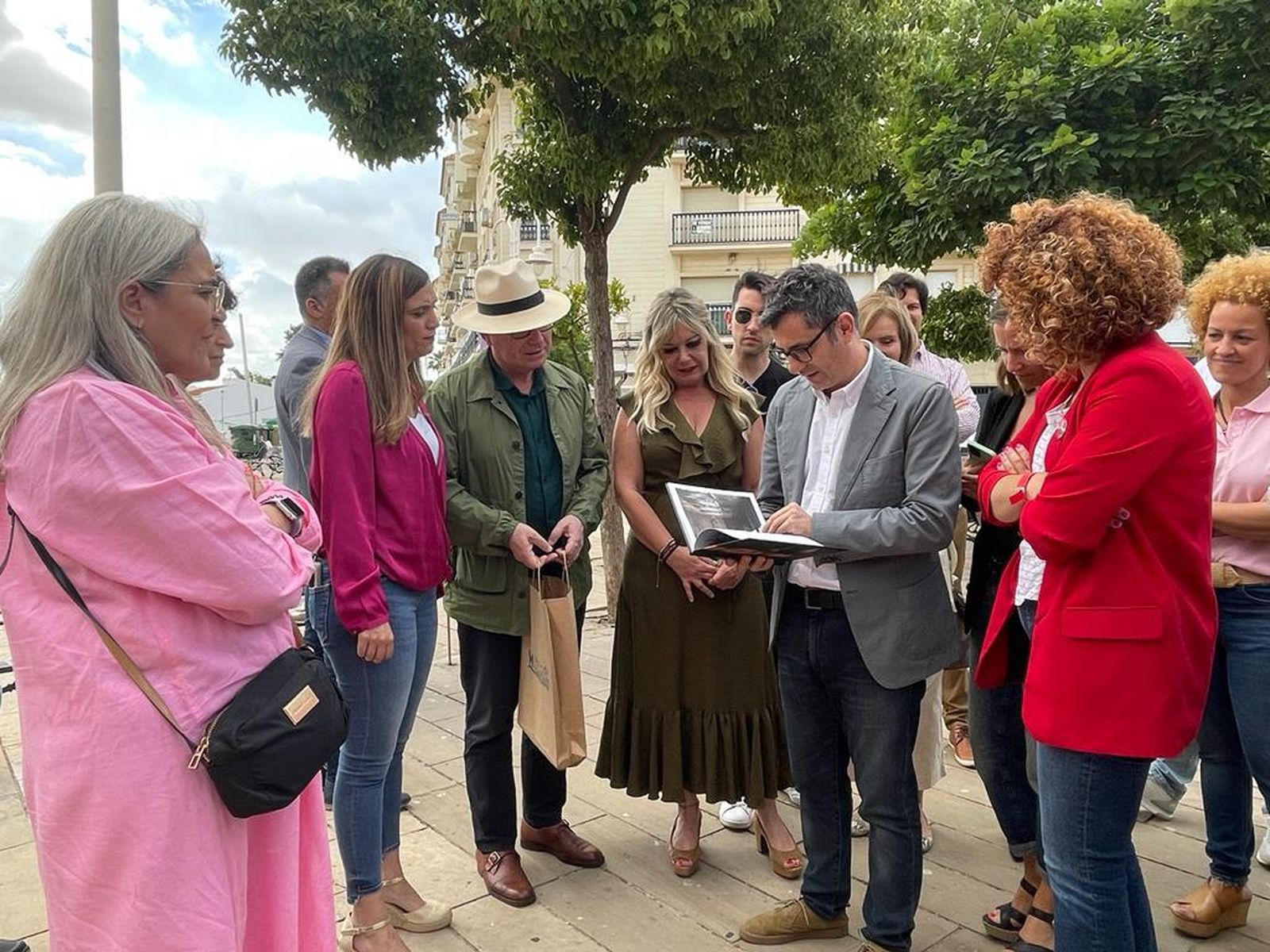 Félix Bolaños junto a la cabeza de cartel, María Márquez y la secretaria general del PSOE de Huelva, María Eugenia Limón.