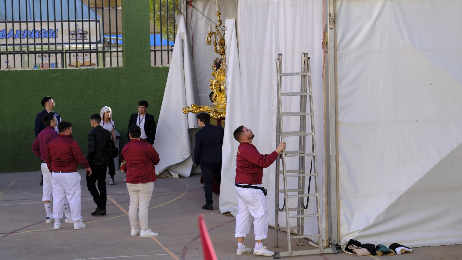Coronación desaría al viento en su estación de Penitencia