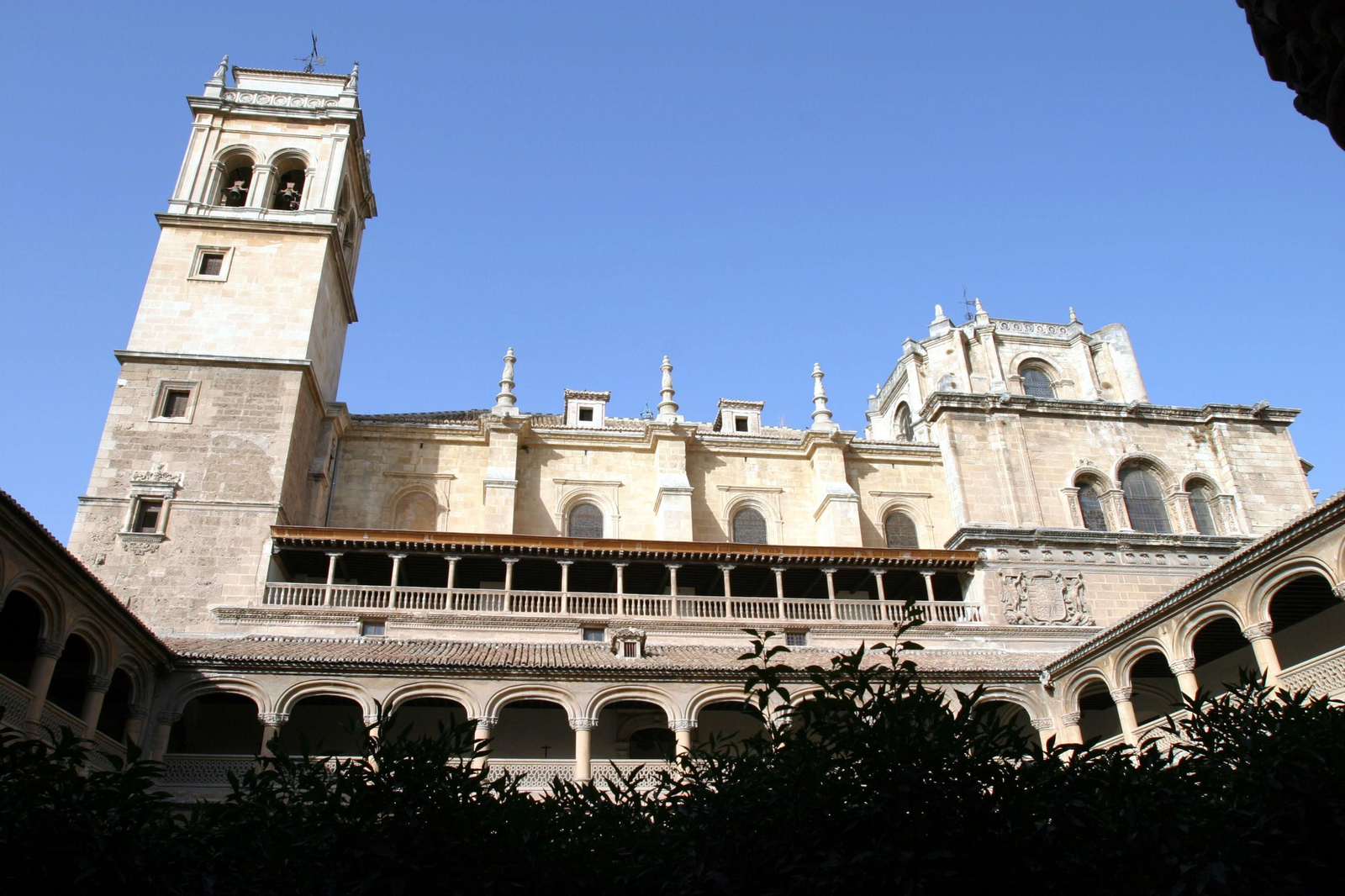 La serie de terremotos provoca daños en el Monasterio de San Jerónimo  de Granada