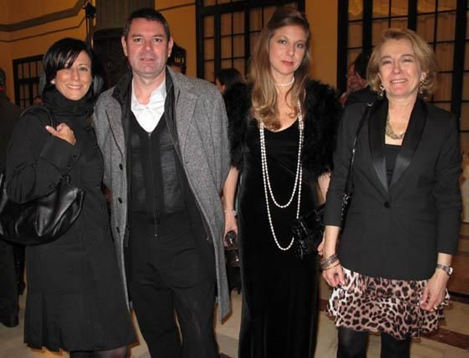 Mercedes Valverde (Destilerías Bordas), Demetrio Pérez, director del Centro de Estudios Andaluces, con Eva Leal y Pilar Suriñach, miembros de la Junta Directiva de la APS.

Foto: Victoria Ramírez