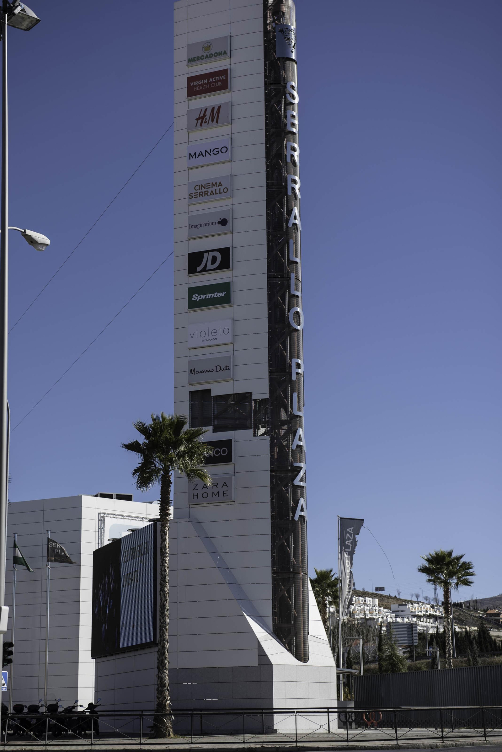 La jueza podría ordenar el embargo del centro comercial u otros bienes.